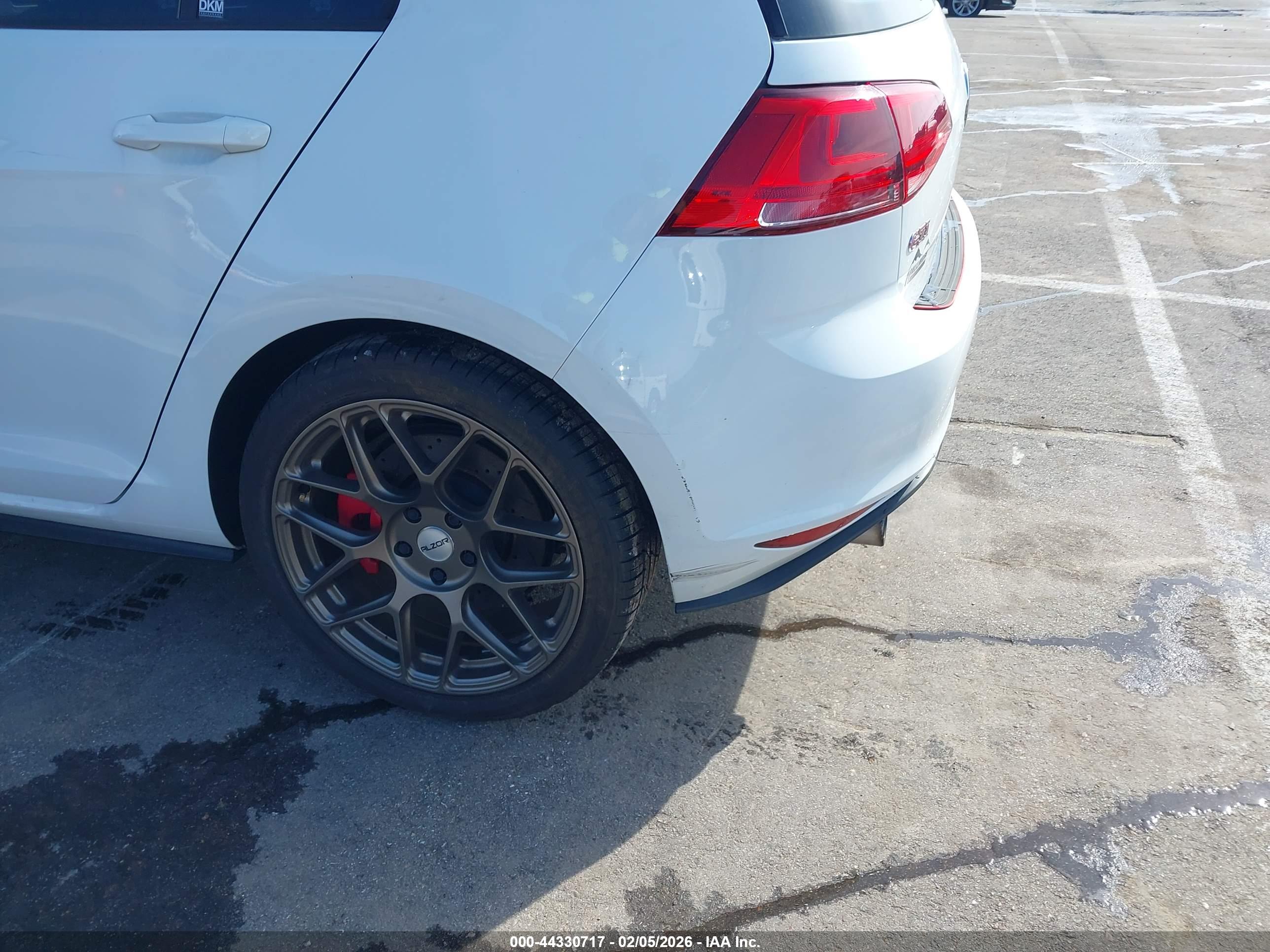 VOLKSWAGEN GOLF image 6