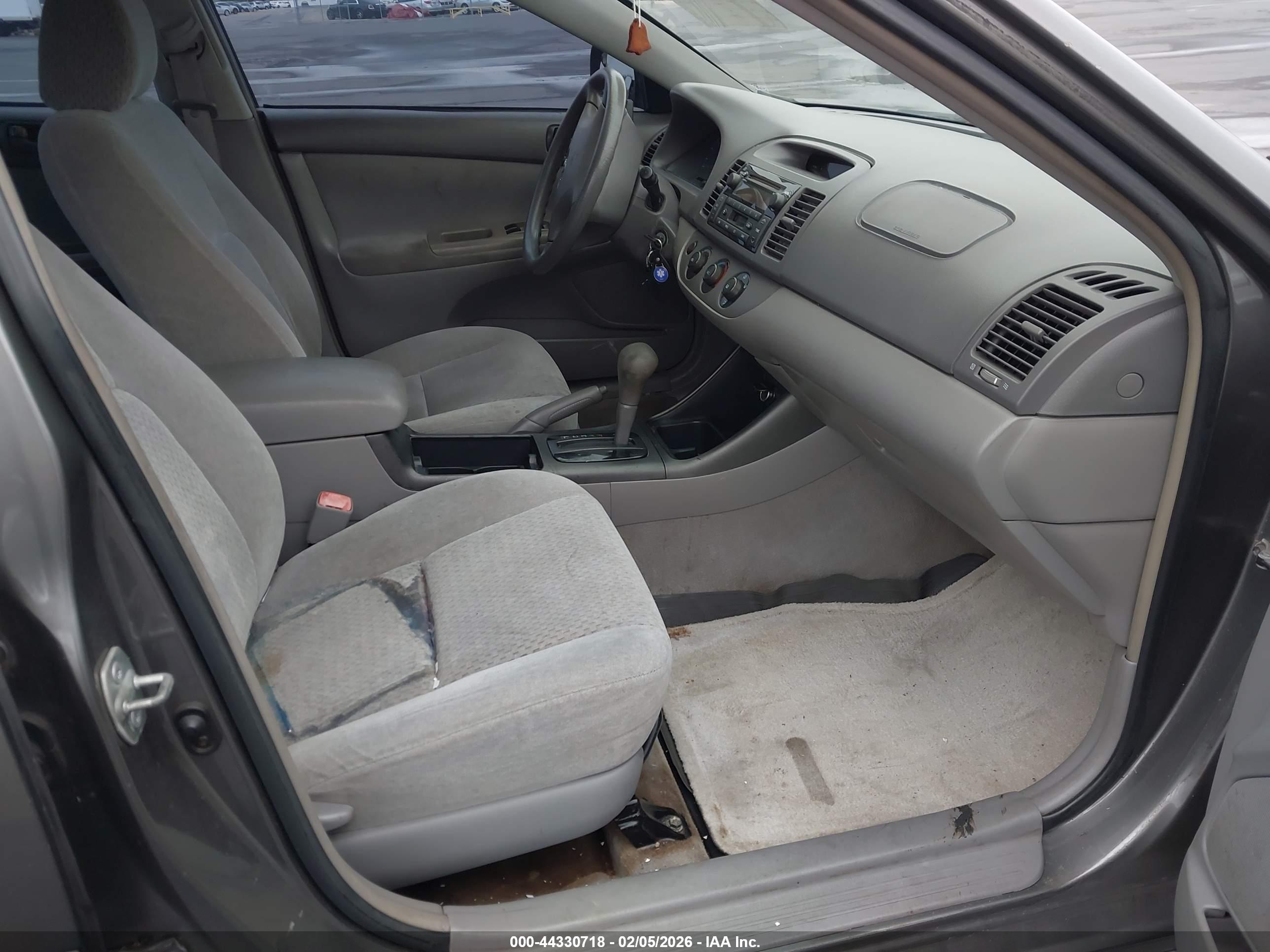 TOYOTA CAMRY image 5