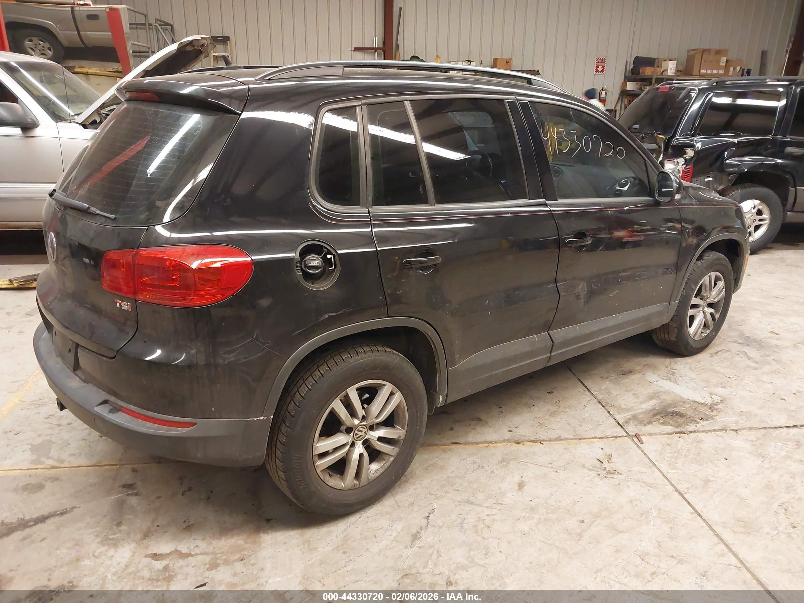 VOLKSWAGEN TIGUAN image 4