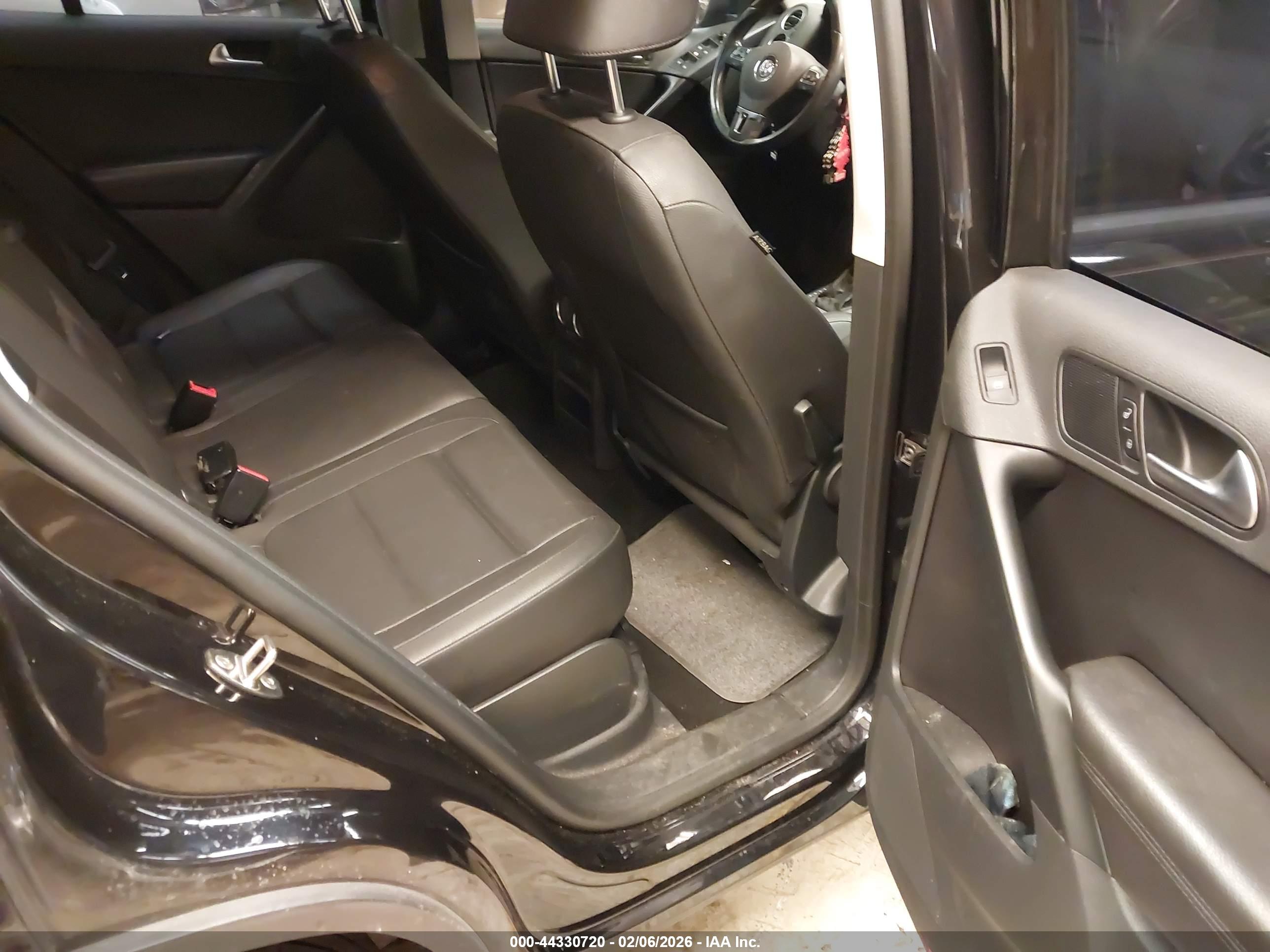 VOLKSWAGEN TIGUAN image 8