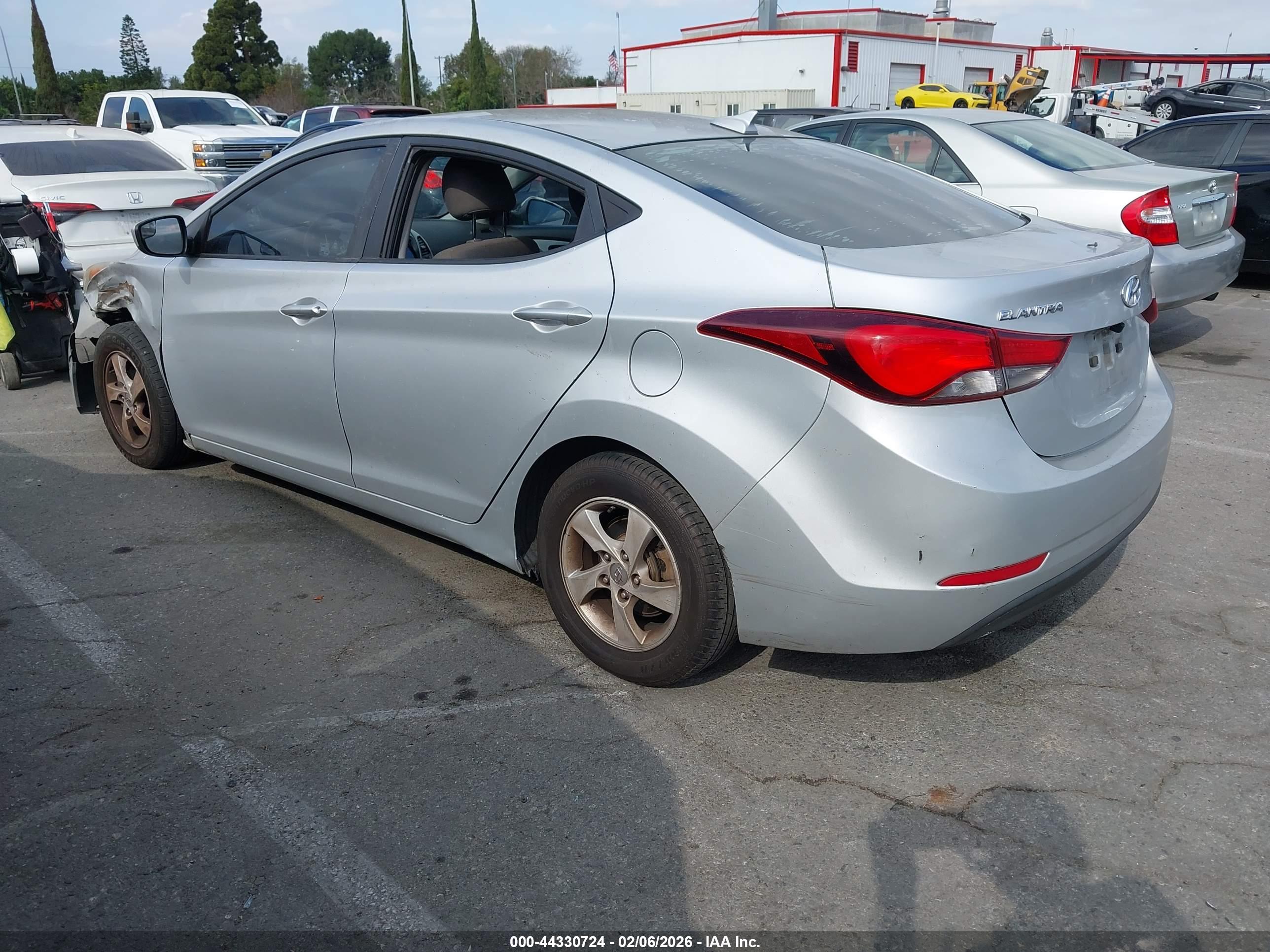 HYUNDAI ELANTRA image 3