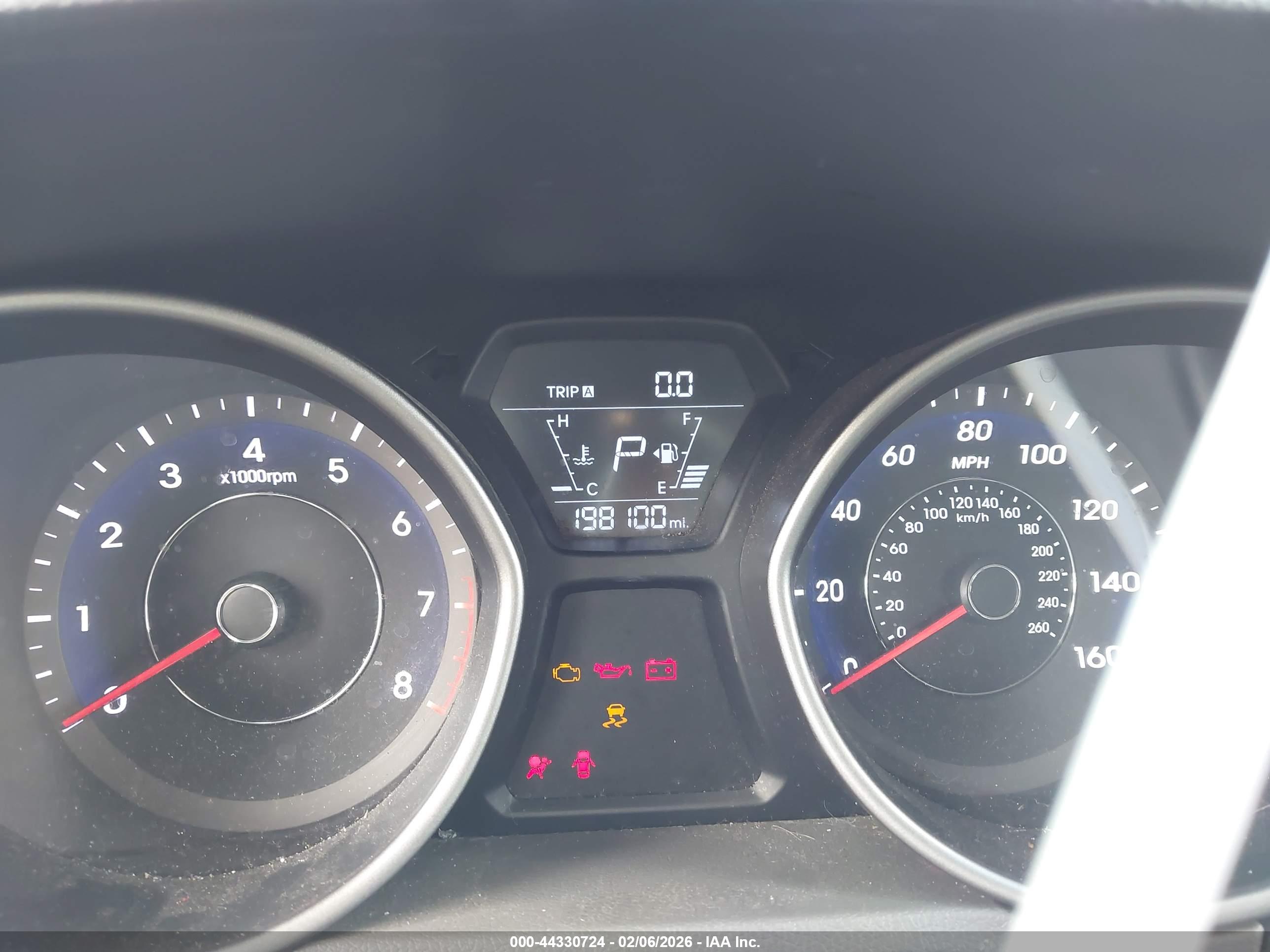 HYUNDAI ELANTRA image 7
