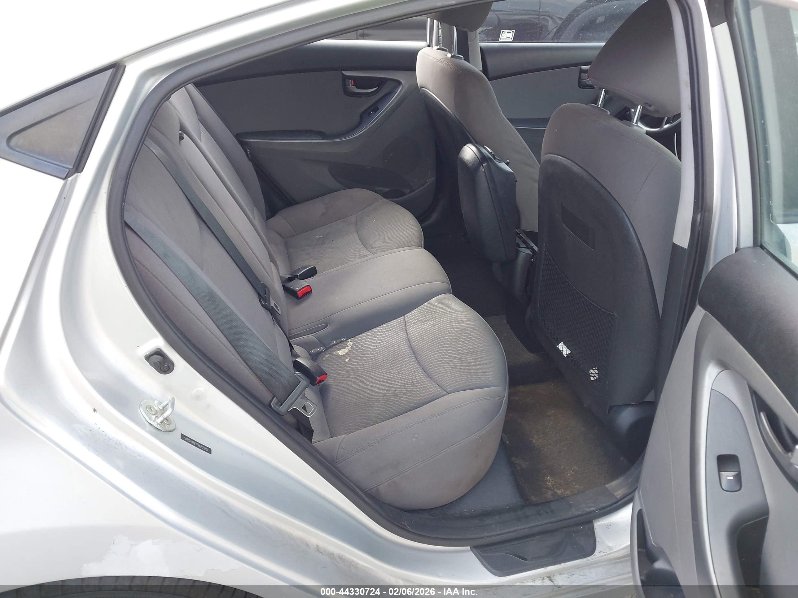 HYUNDAI ELANTRA image 8