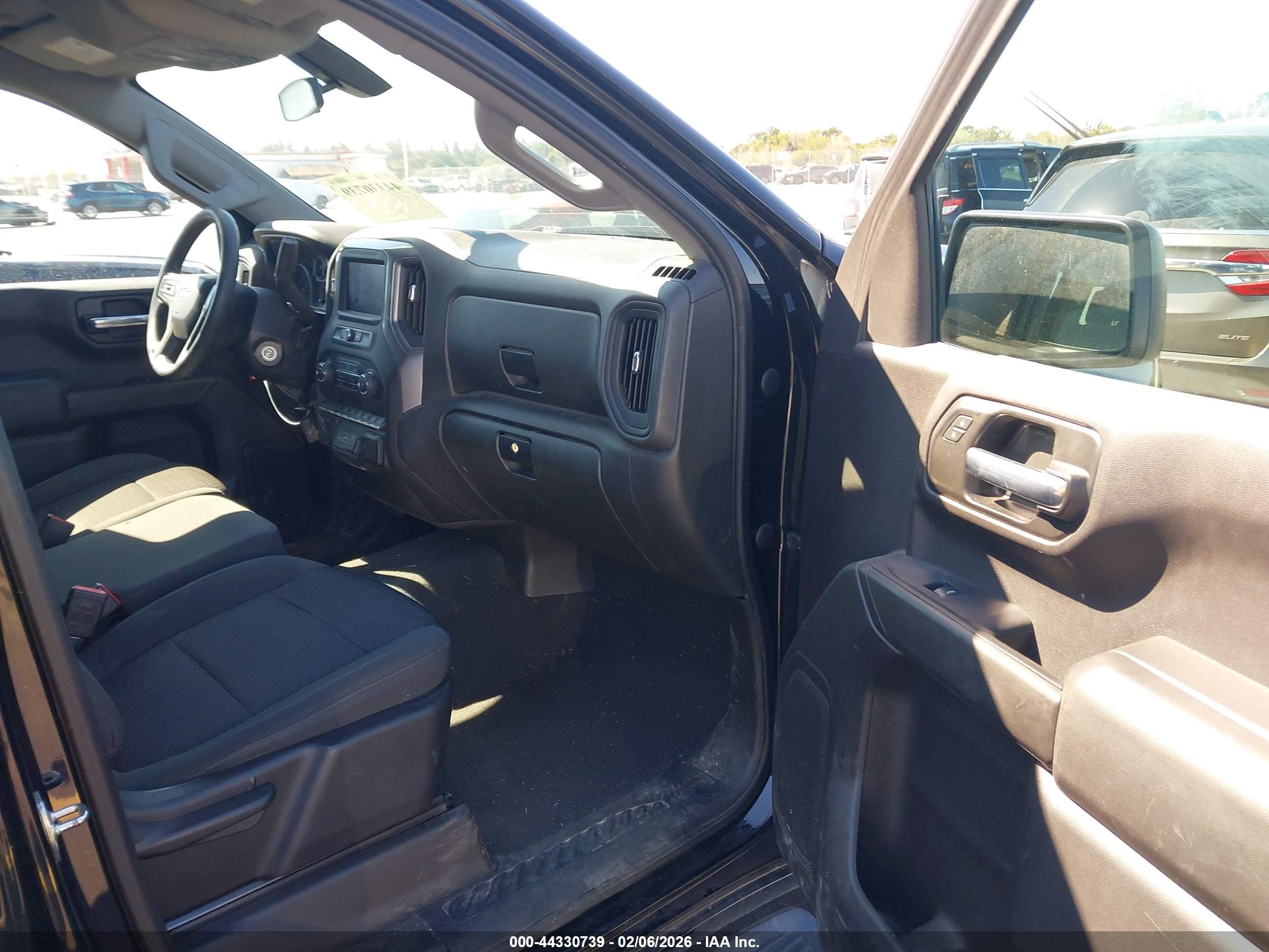 CHEVROLET SILVERADO image 5