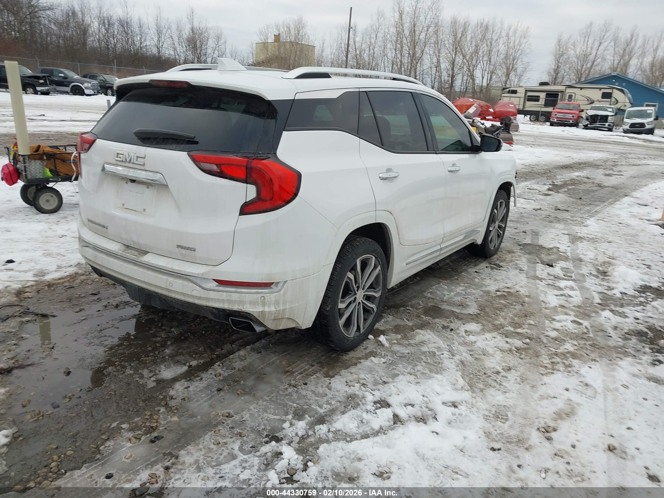 GMC TERRAIN image 4