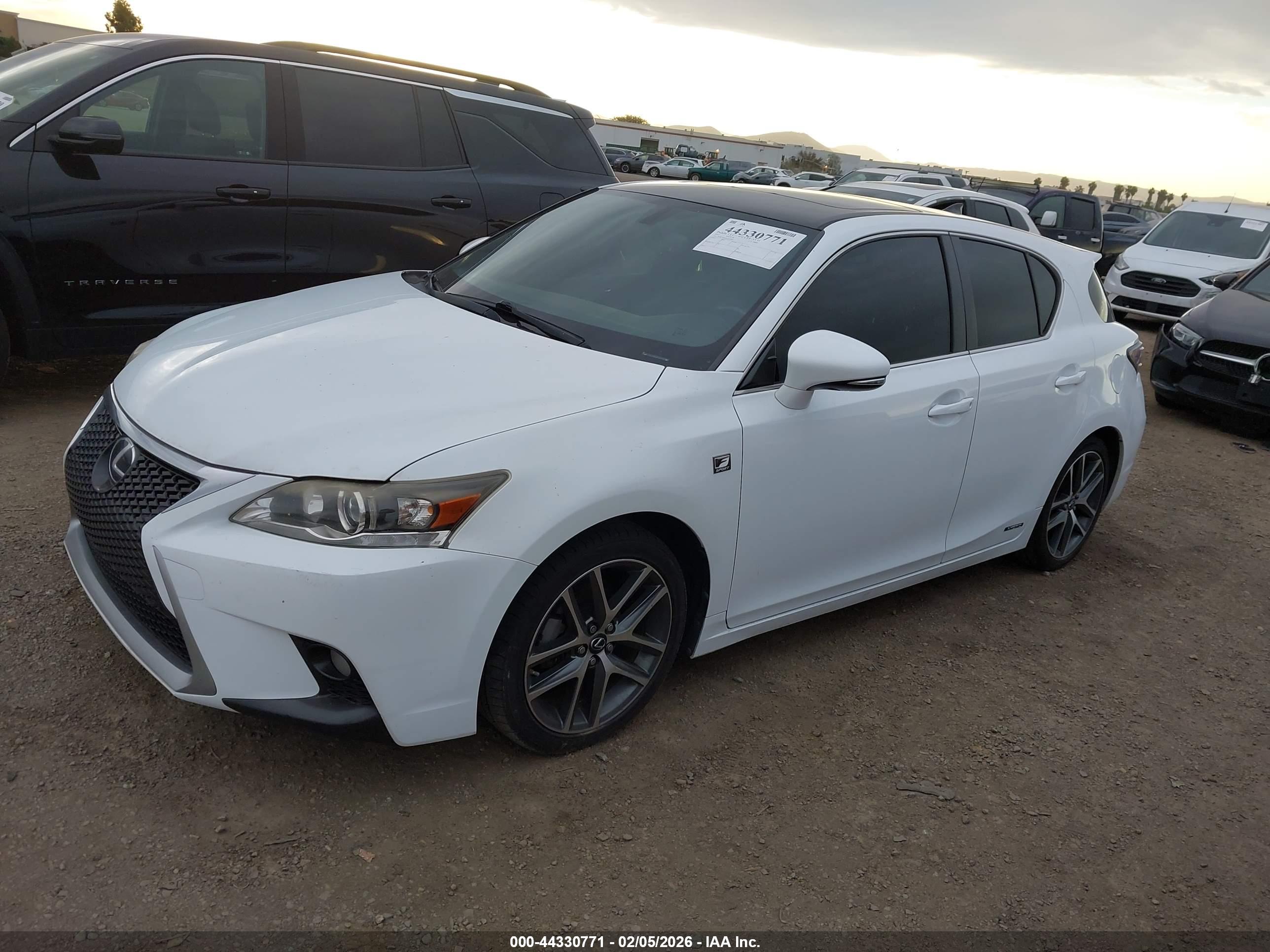 LEXUS CT image 2