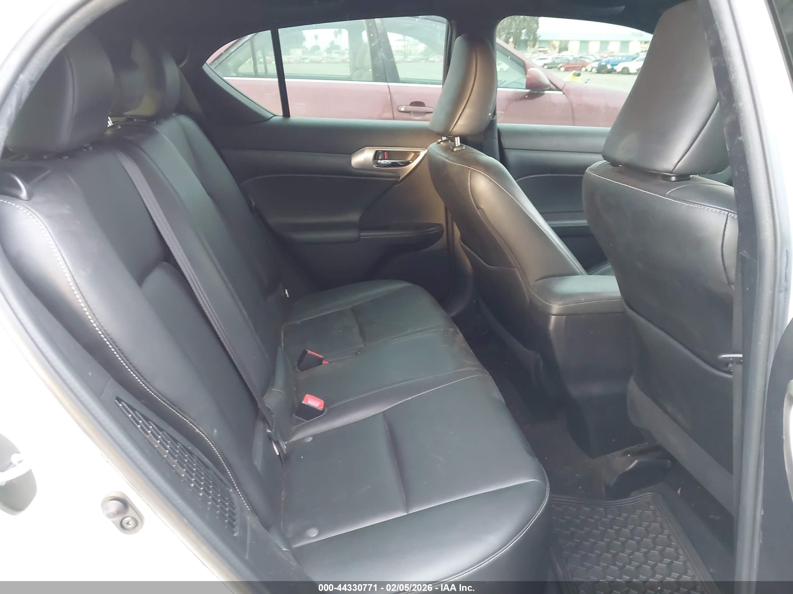 LEXUS CT image 8
