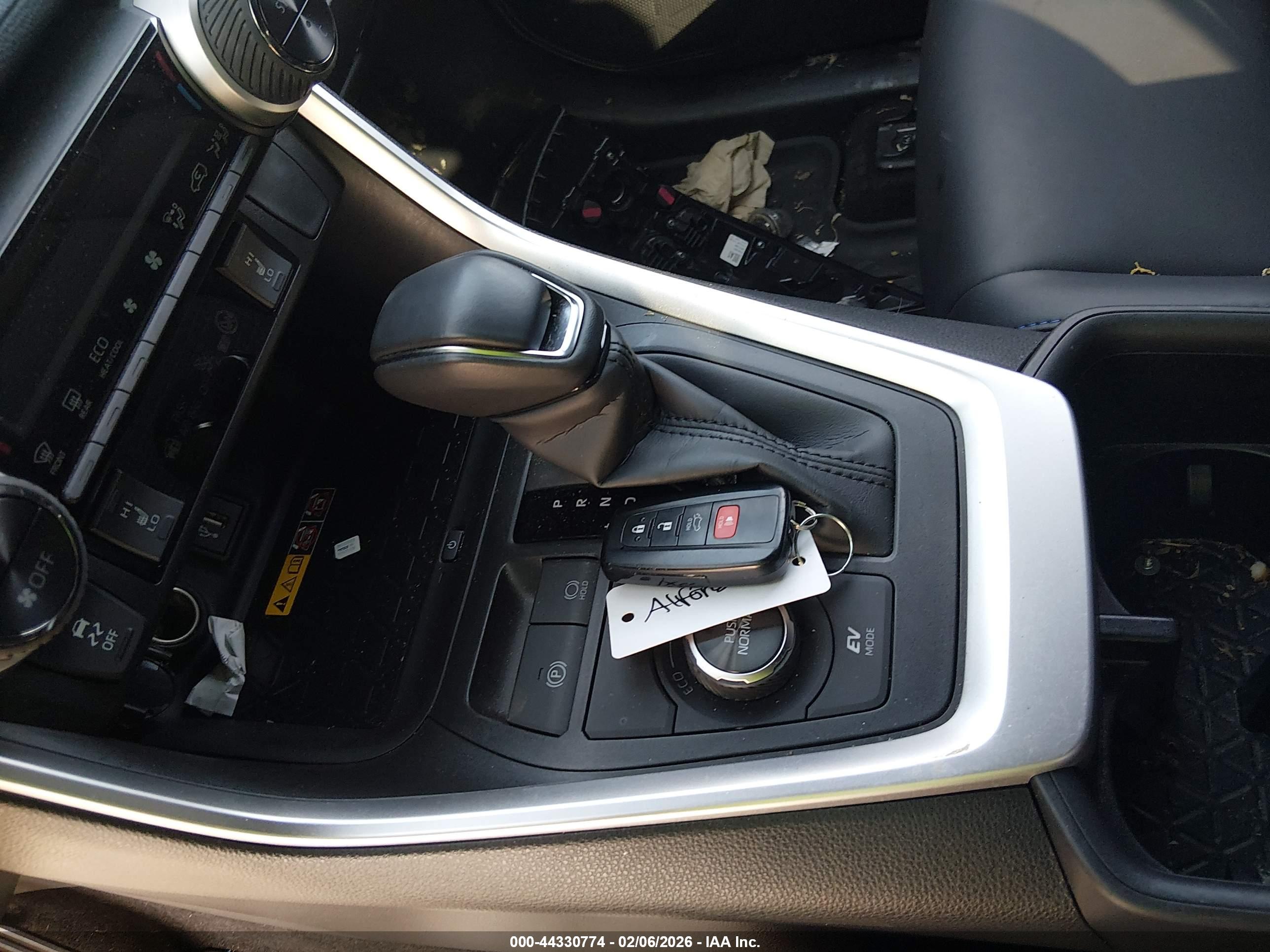 TOYOTA RAV4 image 11