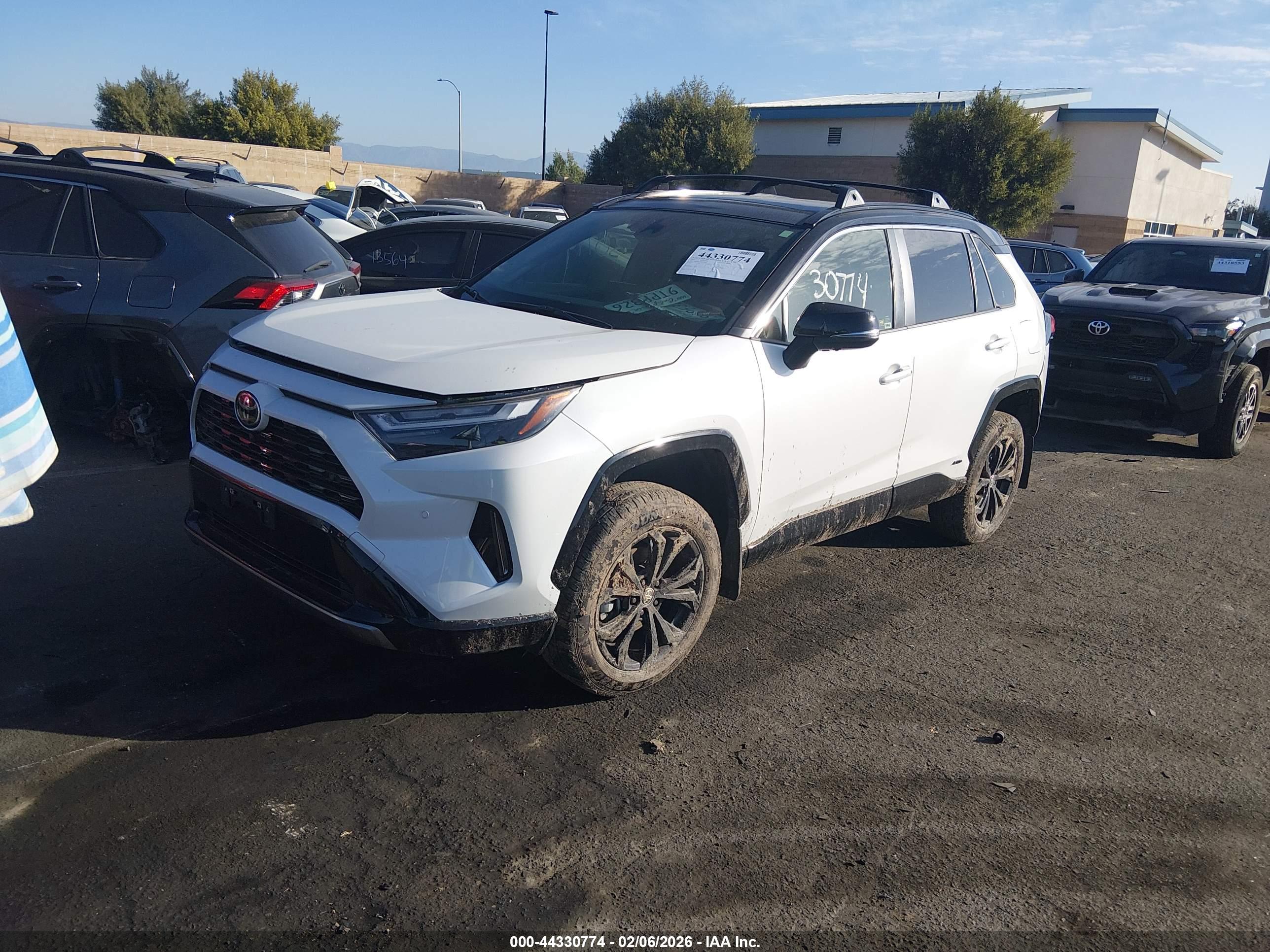 TOYOTA RAV4 image 2