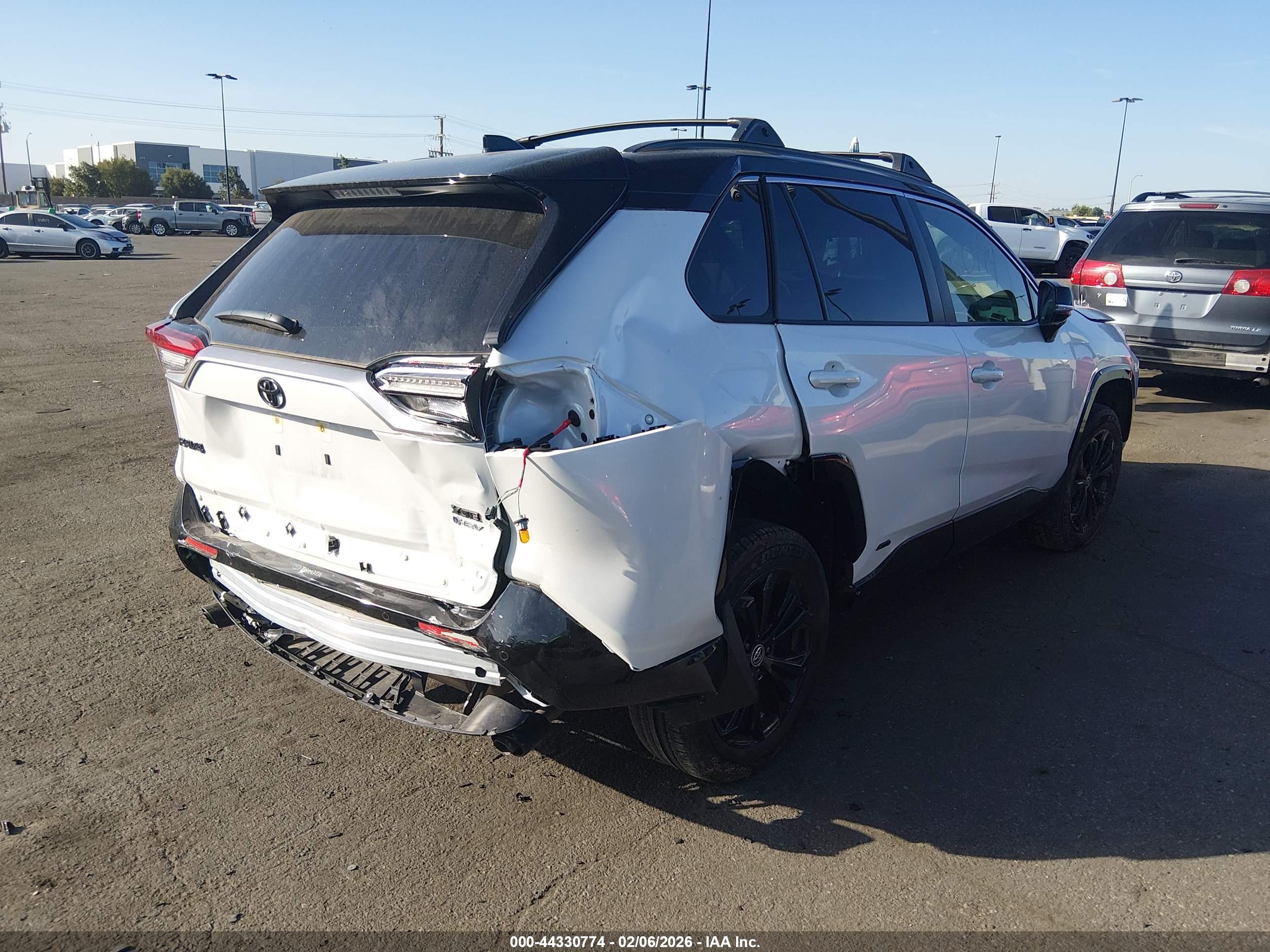 TOYOTA RAV4 image 4
