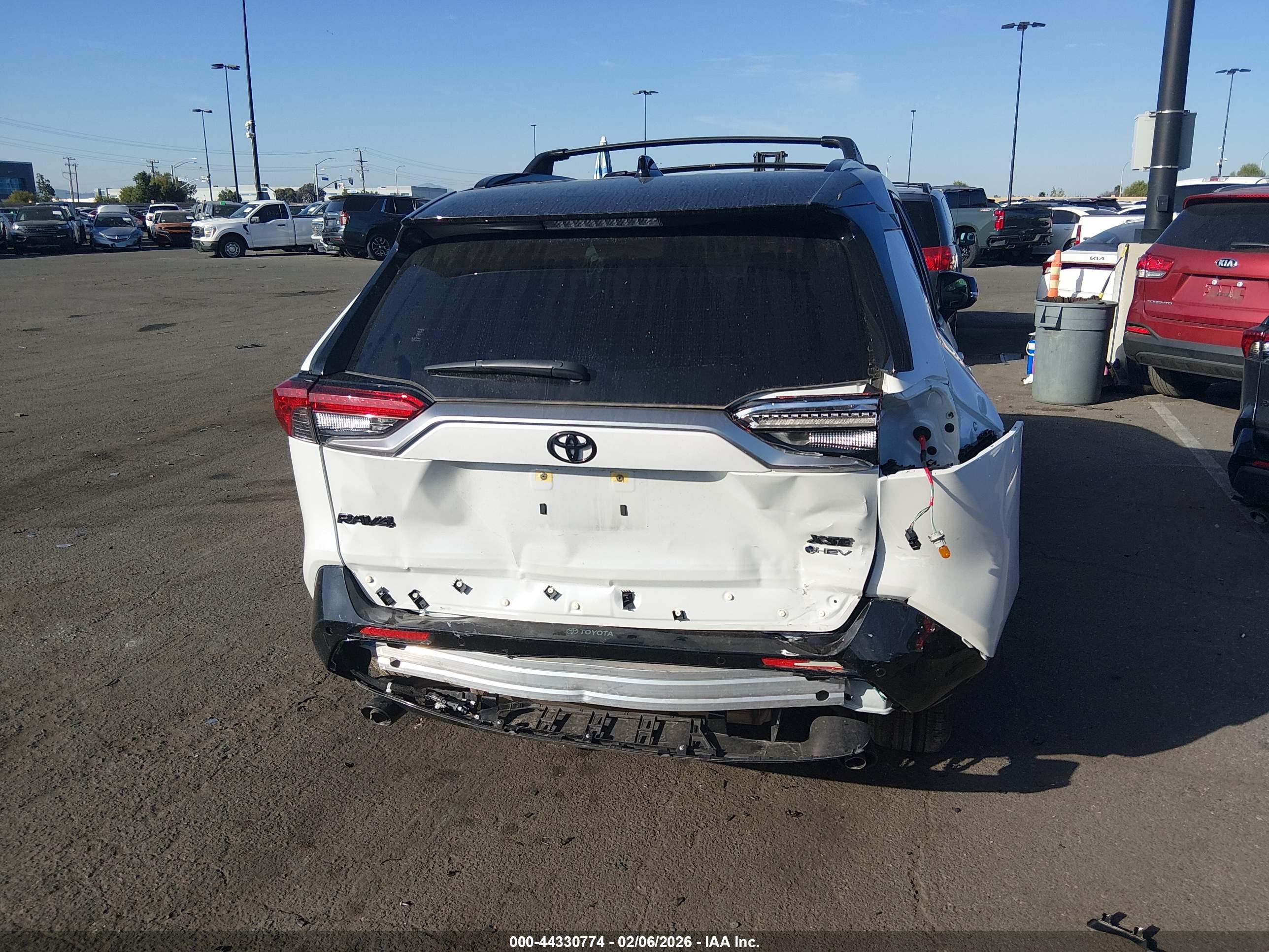 TOYOTA RAV4 image 6