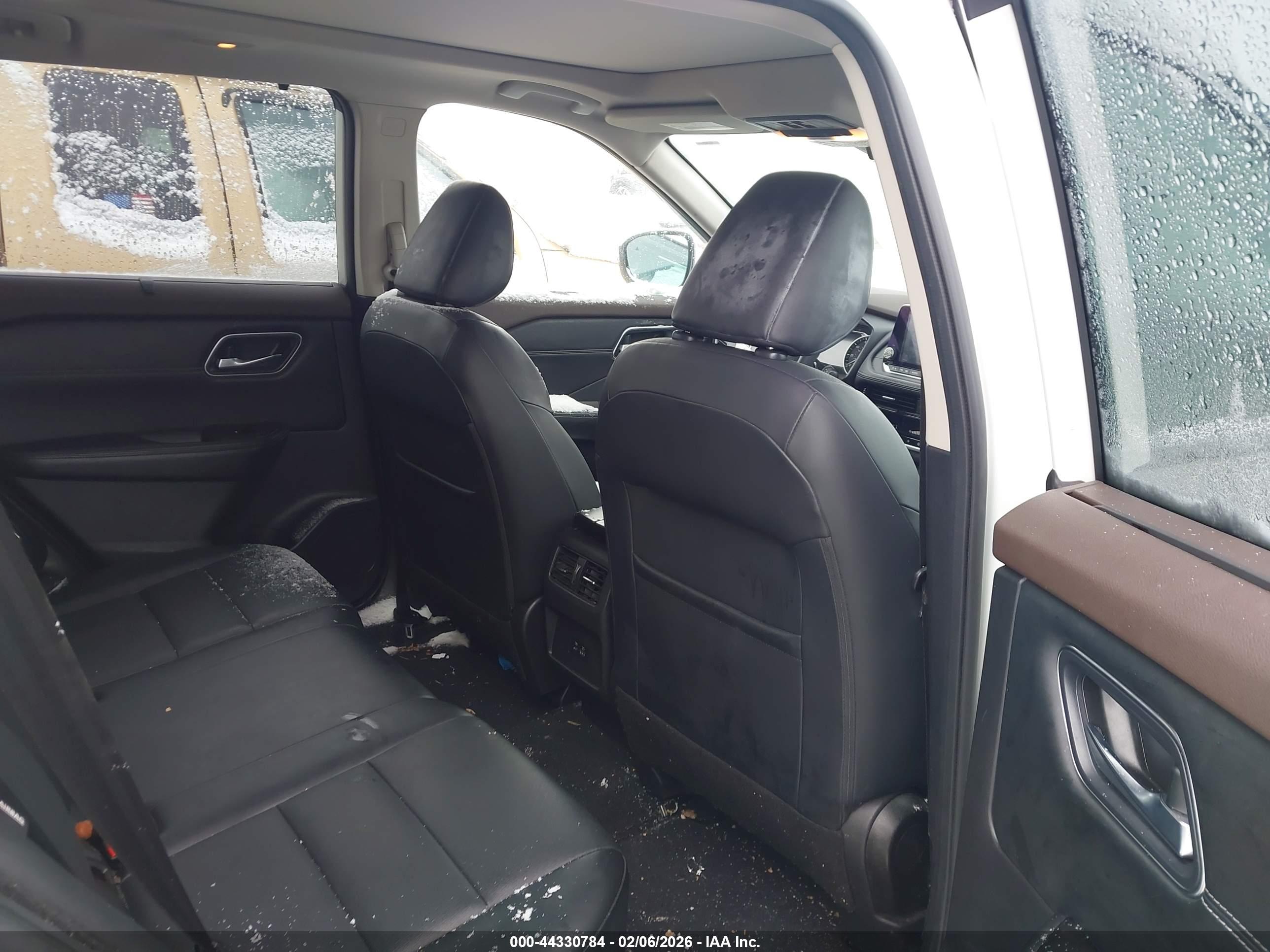 NISSAN ROGUE image 8