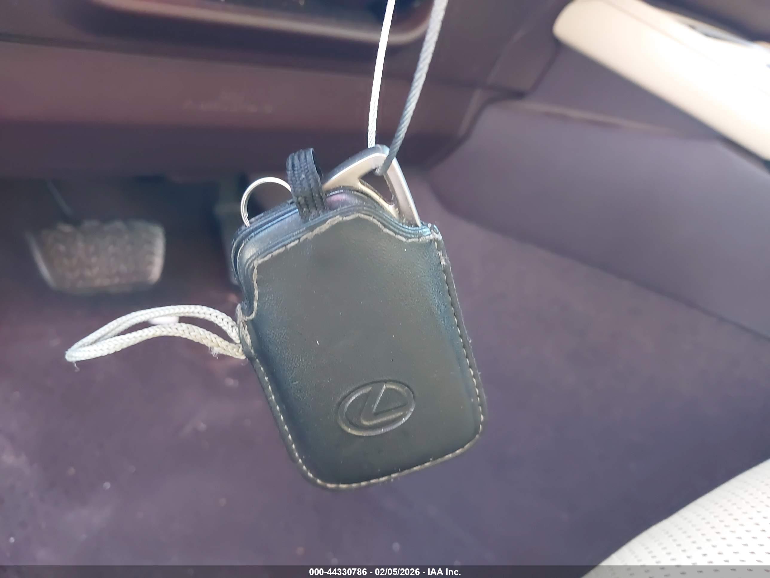 LEXUS ES image 11