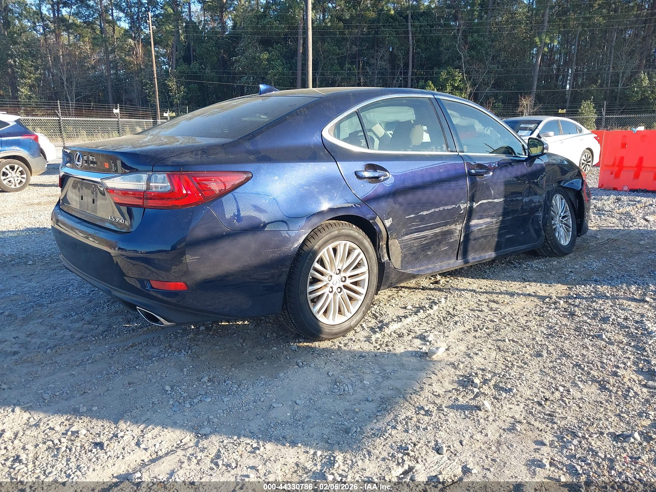 LEXUS ES image 4