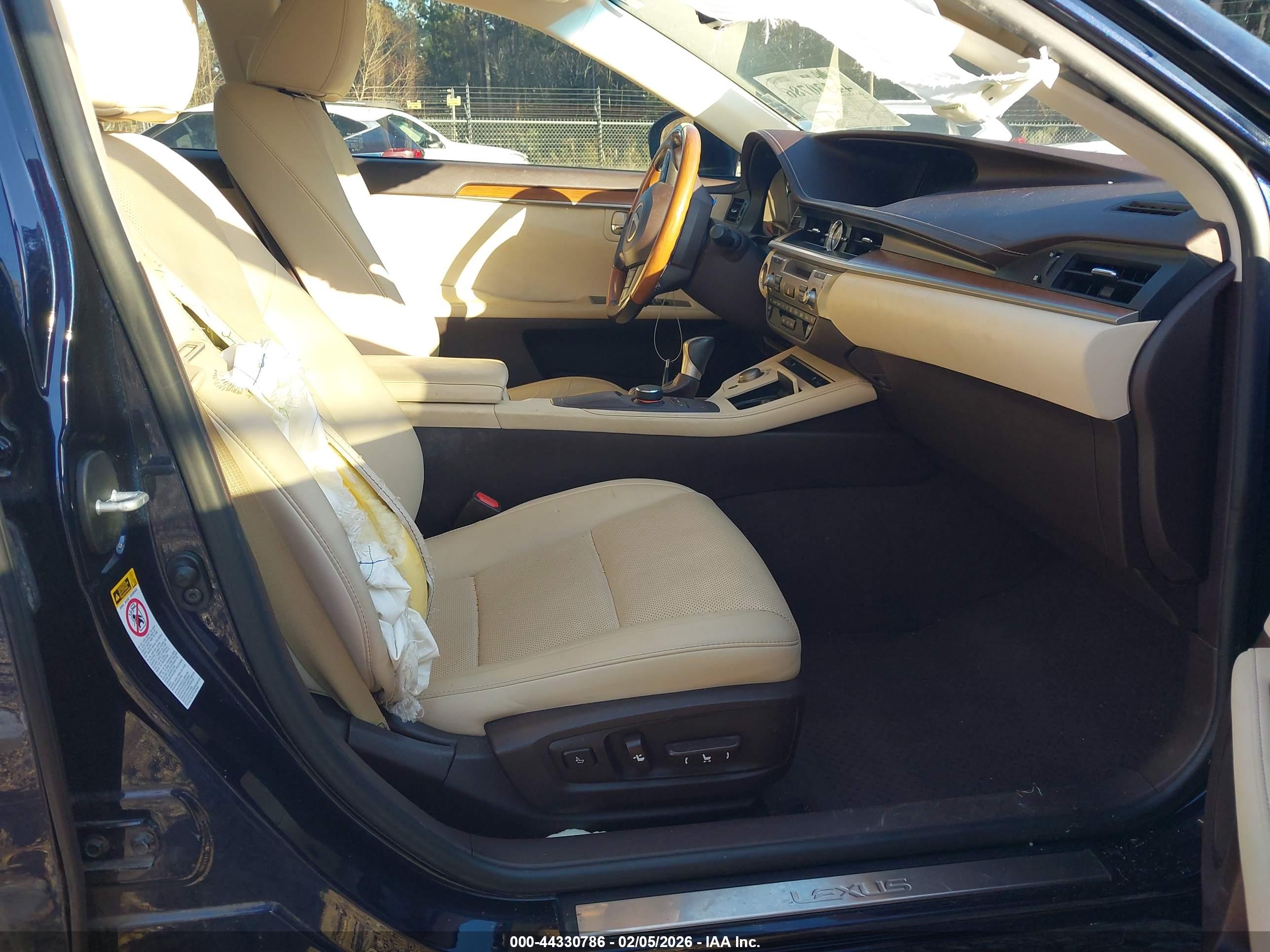 LEXUS ES image 5
