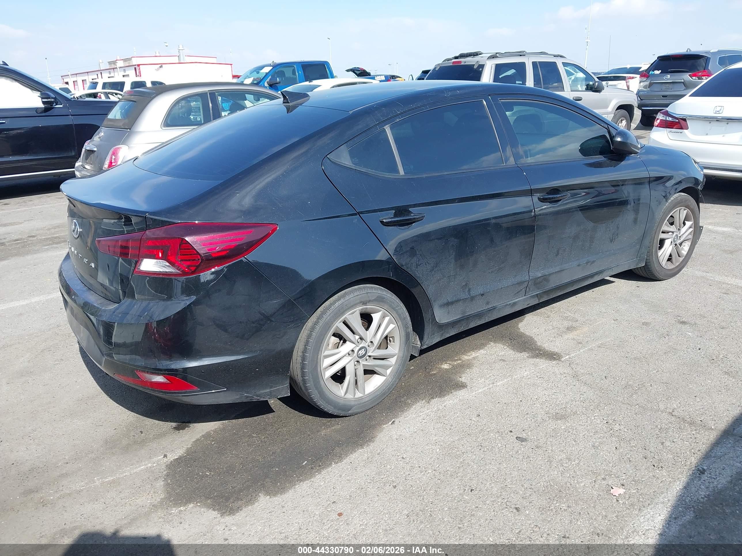 HYUNDAI ELANTRA image 4
