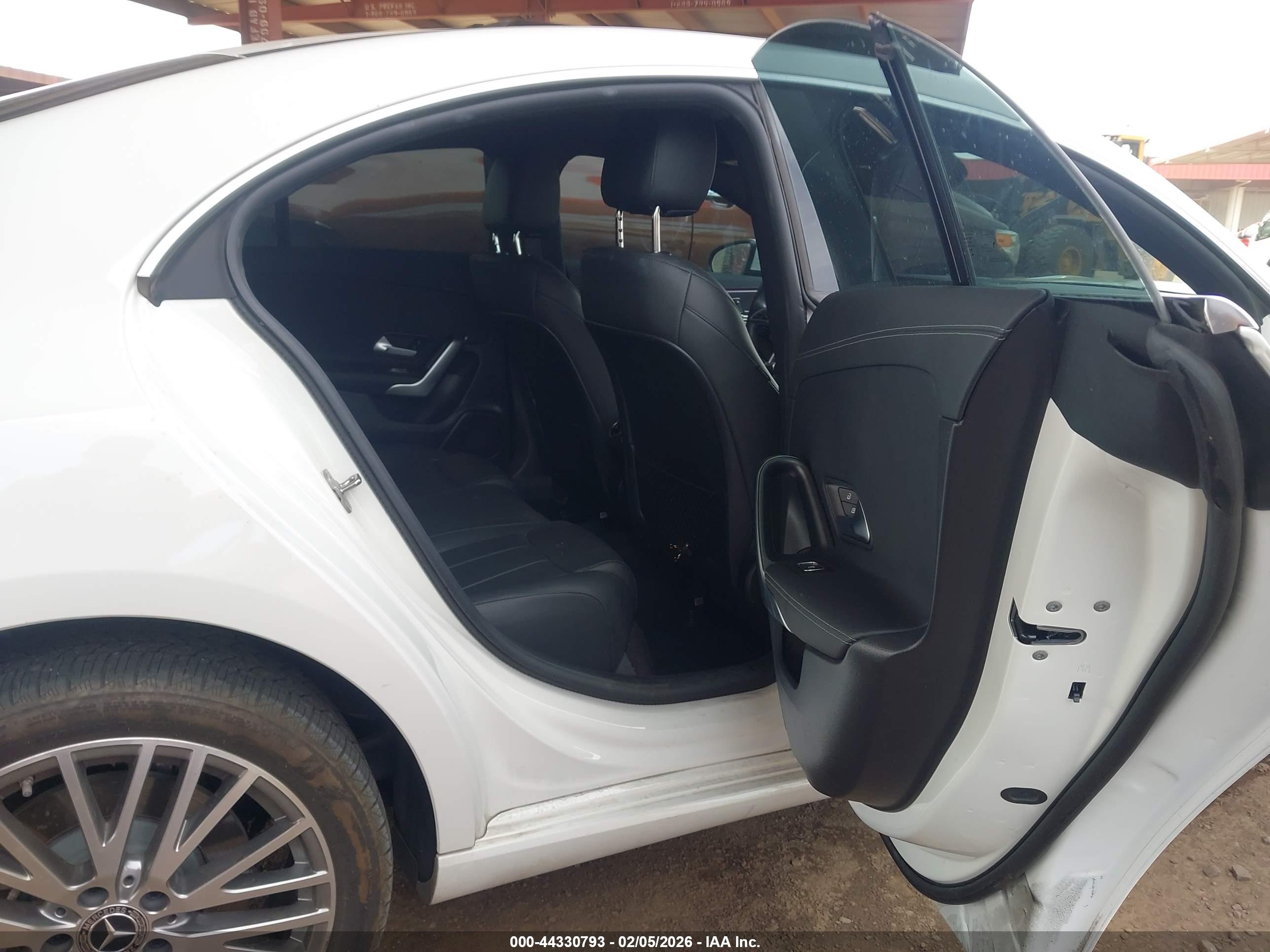 MERCEDES-BENZ CLA image 8
