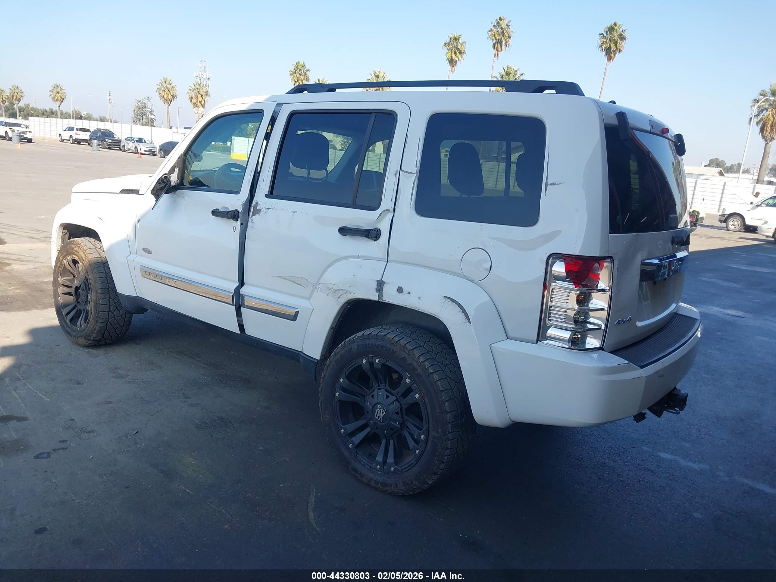 JEEP LIBERTY image 3