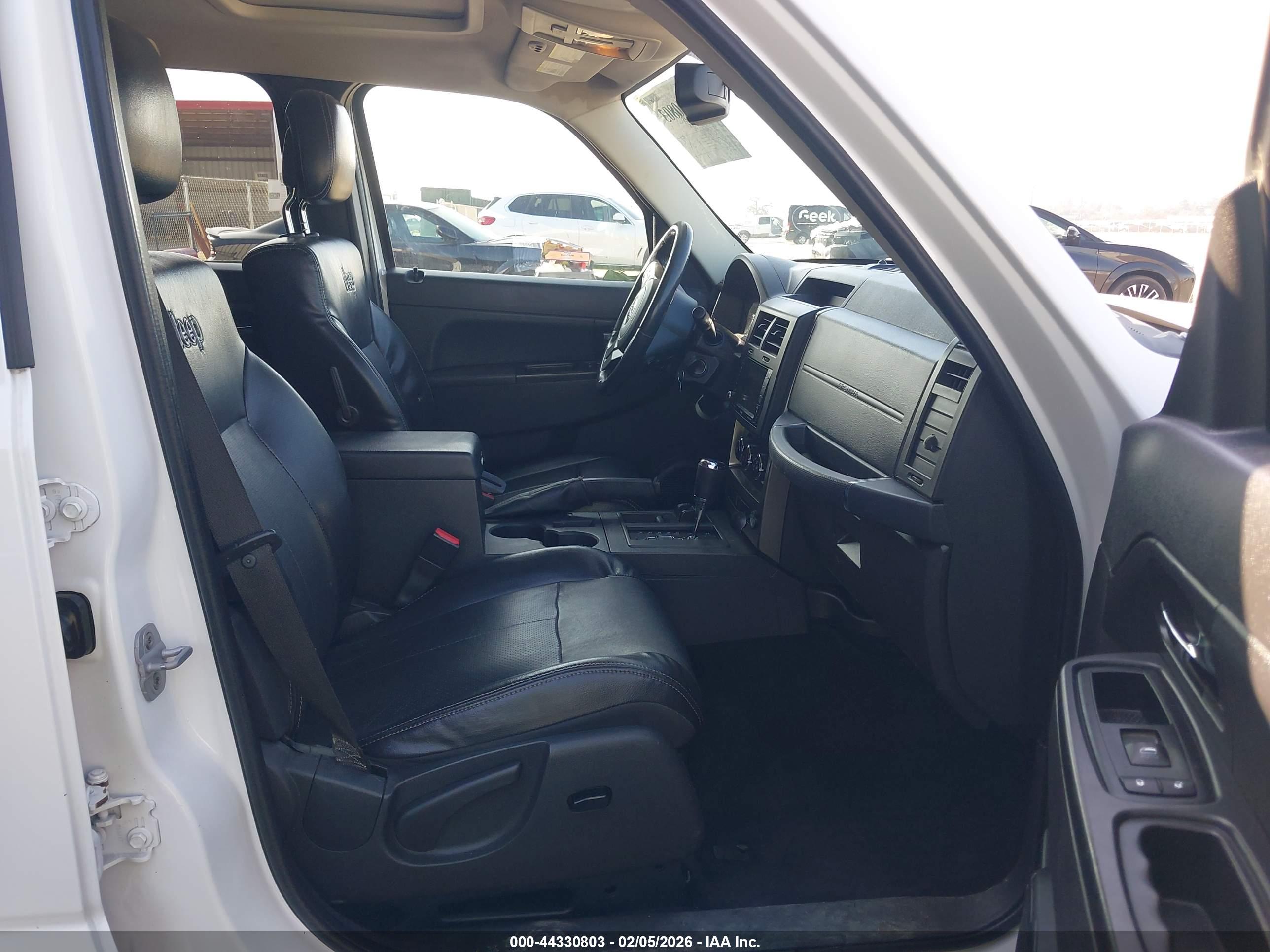 JEEP LIBERTY image 5