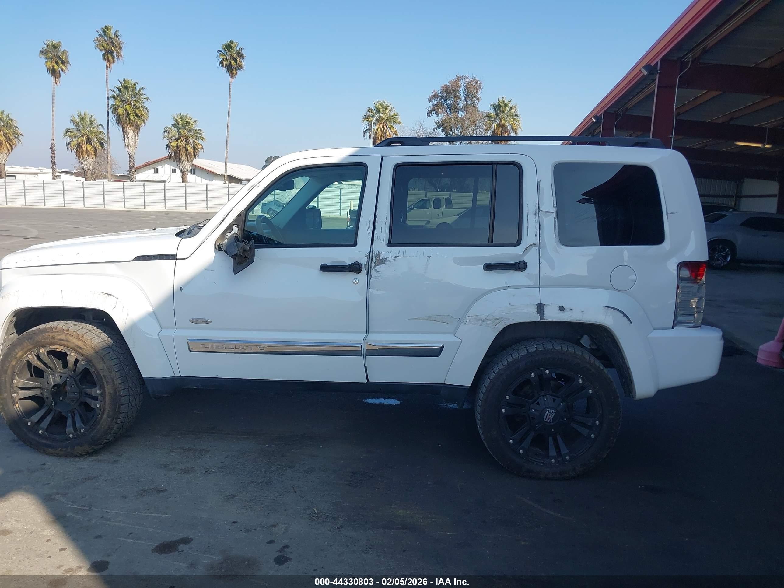 JEEP LIBERTY image 6