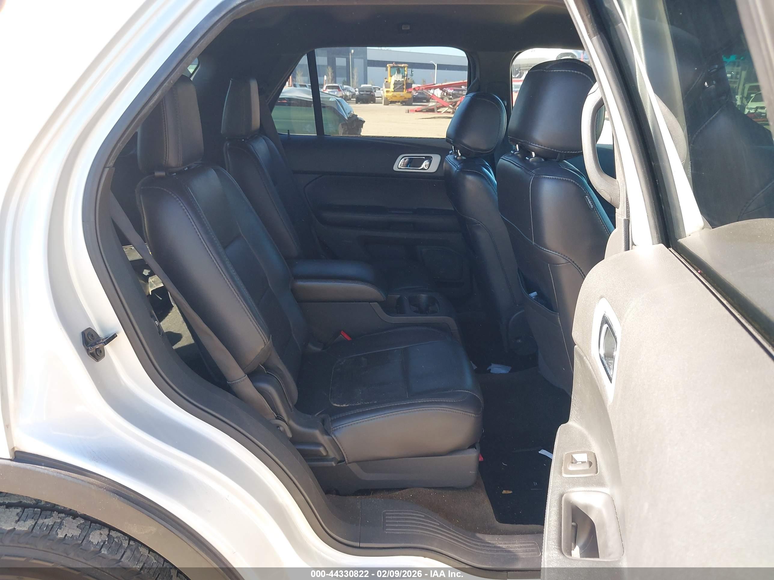 FORD EXPLORER image 8
