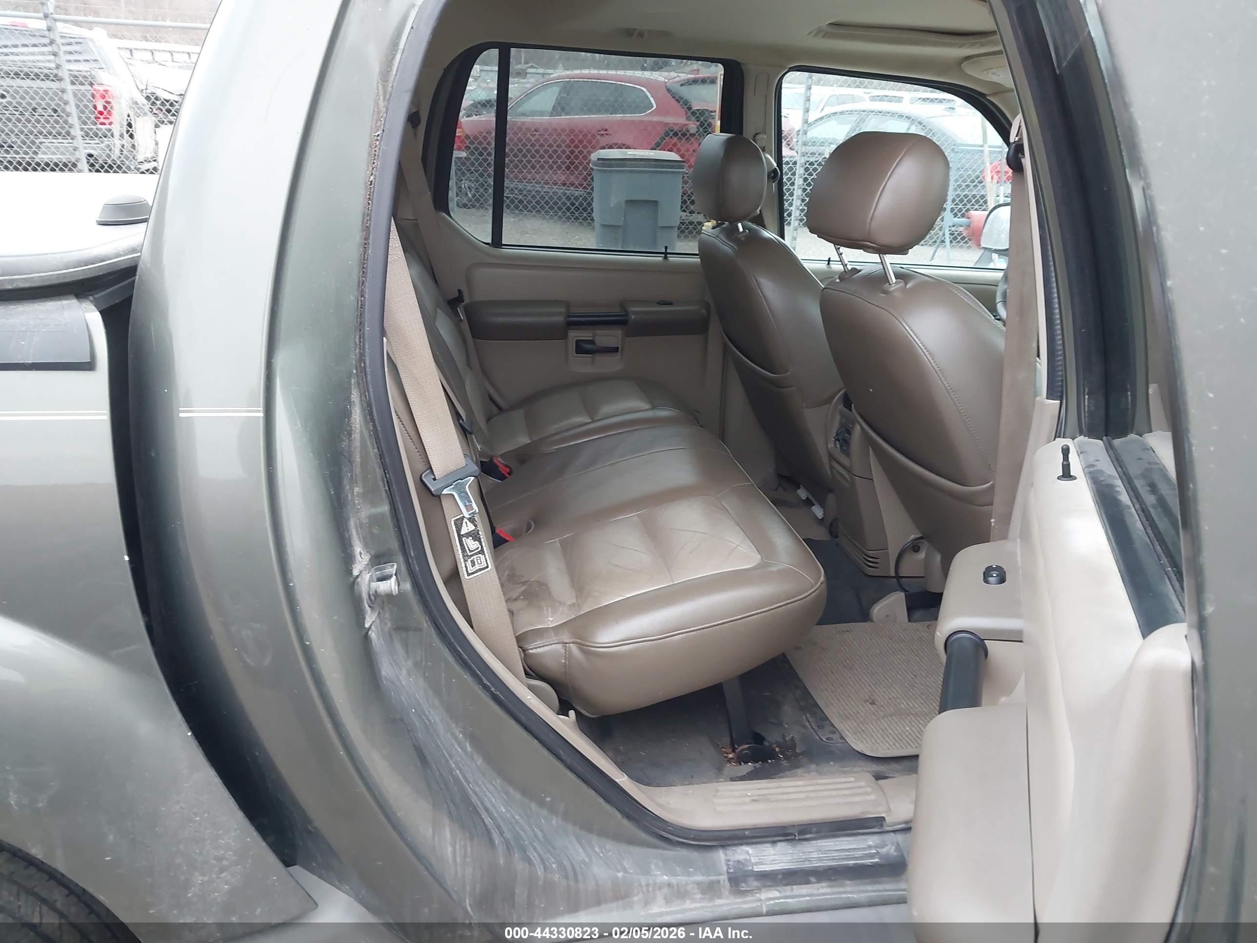 FORD EXPLORER image 8