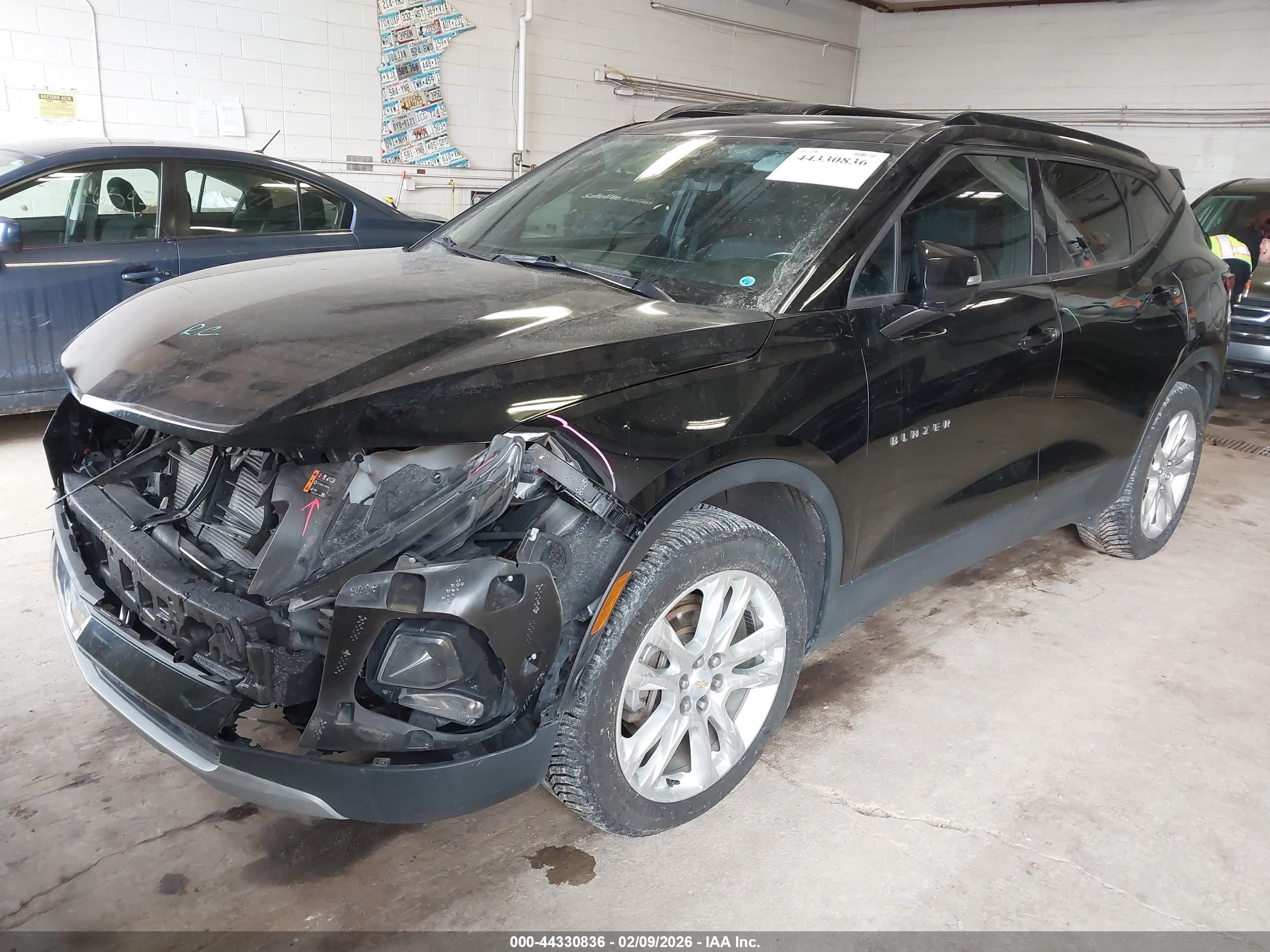 CHEVROLET BLAZER image 2