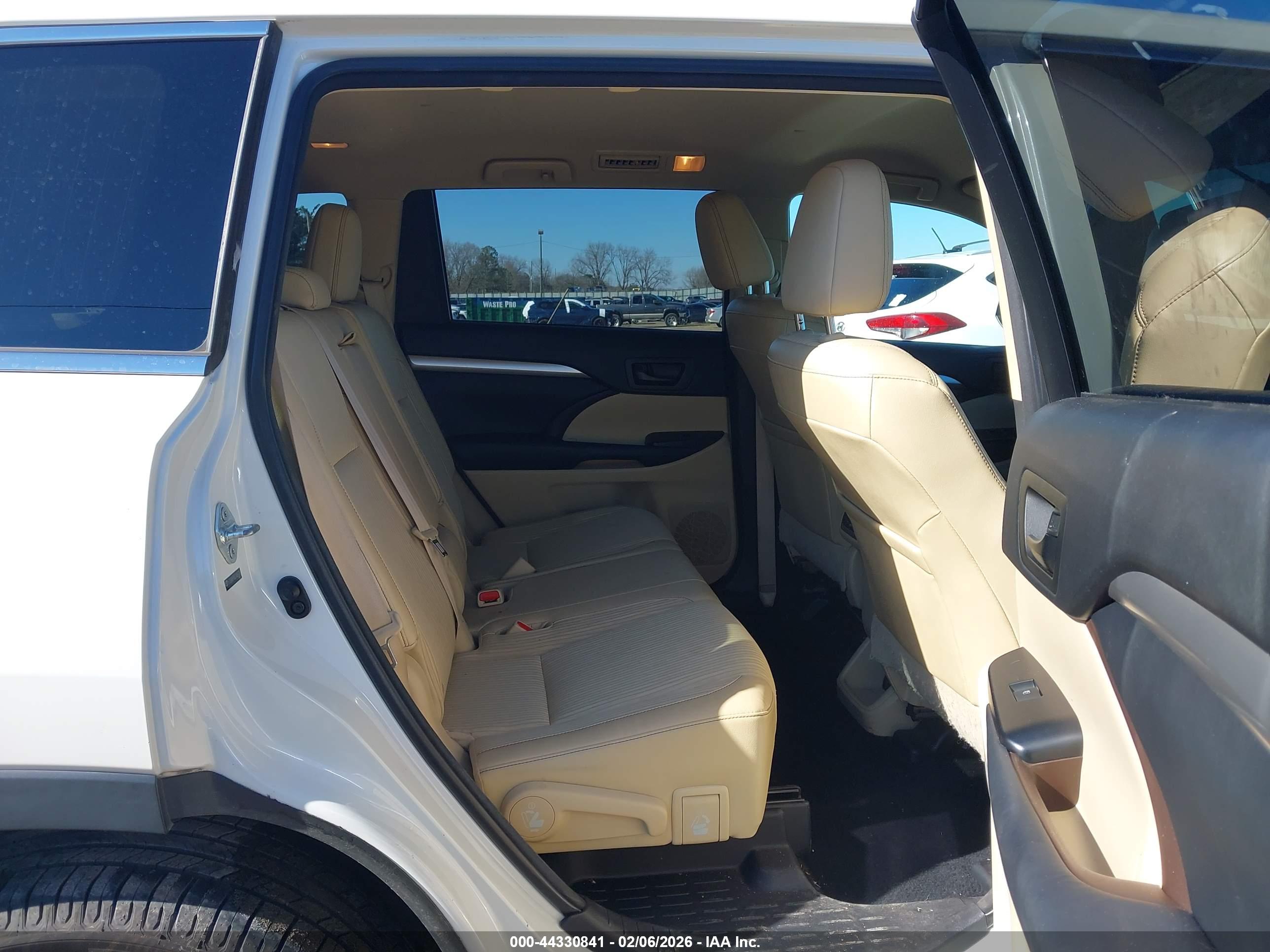 TOYOTA HIGHLANDER image 8