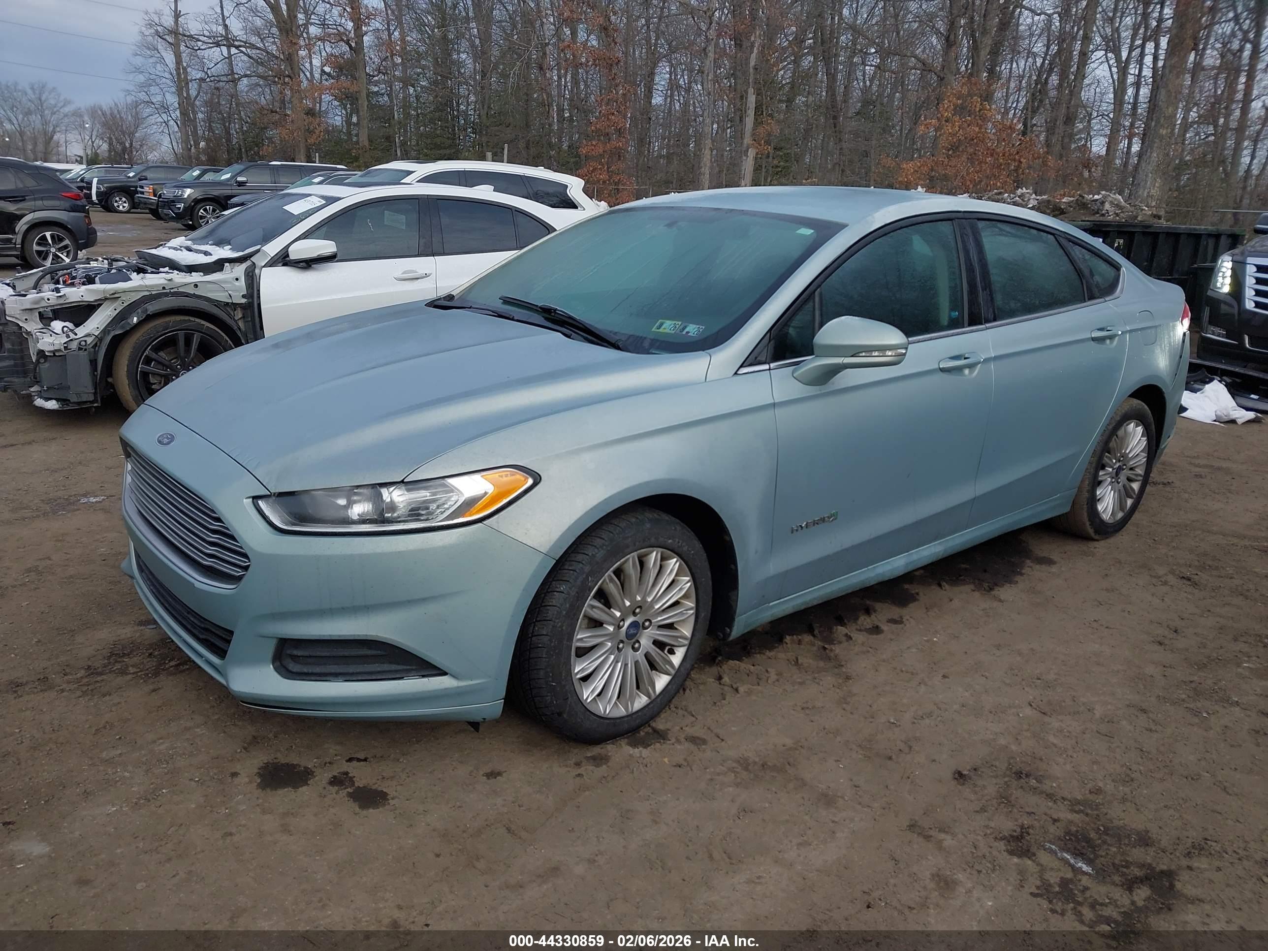 FORD FUSION image 2