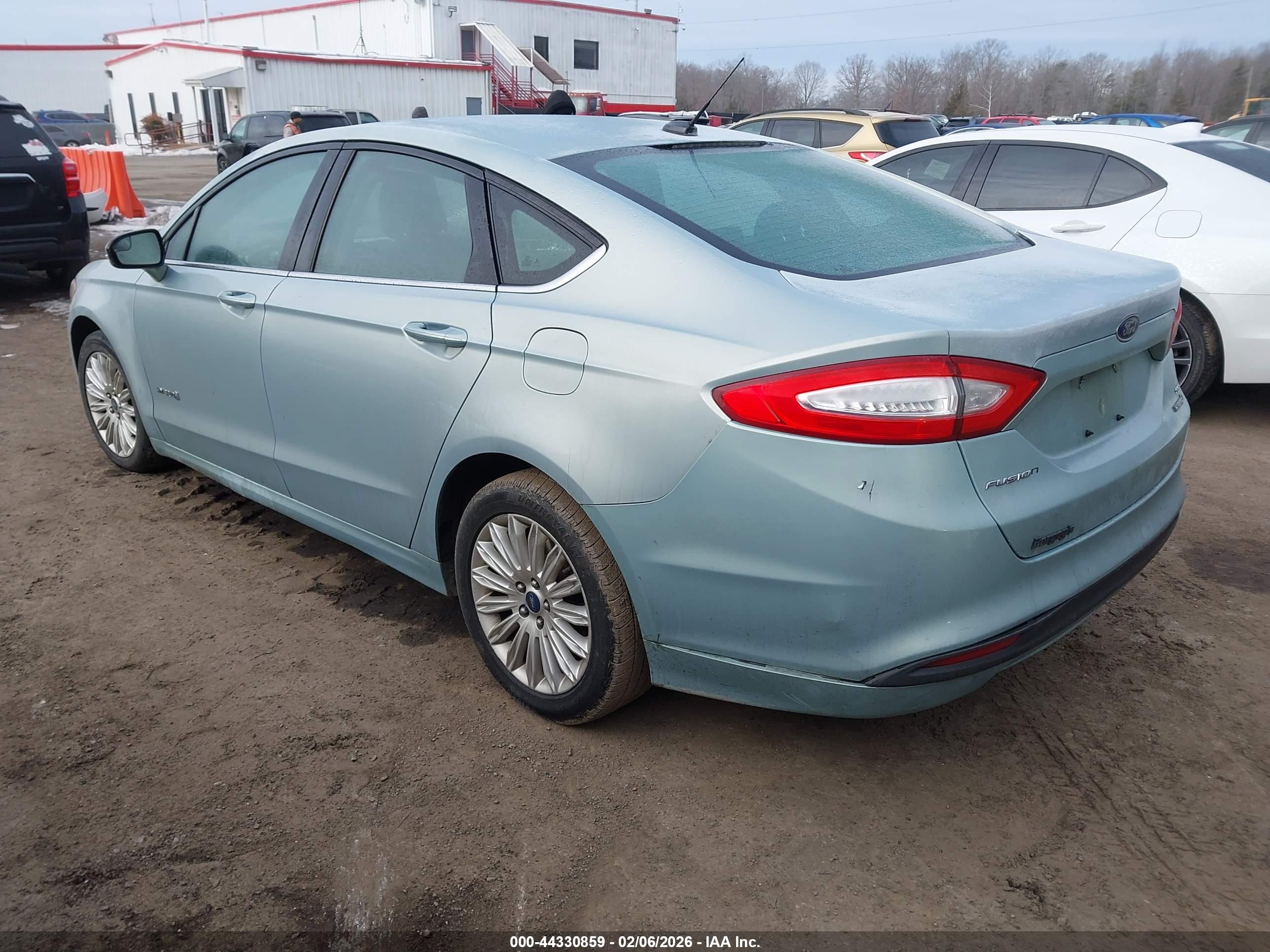 FORD FUSION image 3