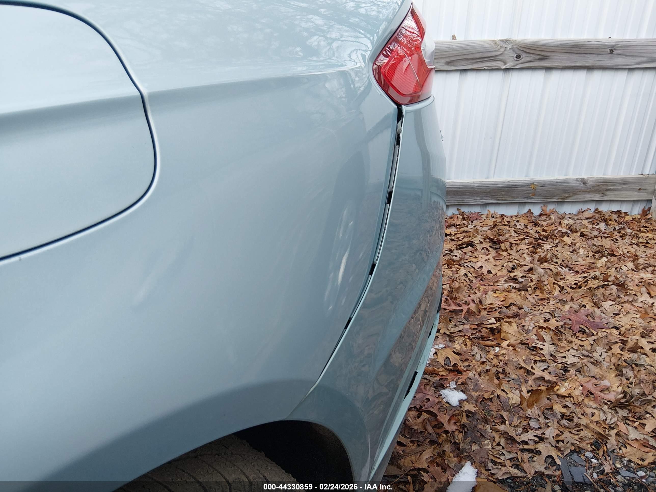 FORD FUSION image 6