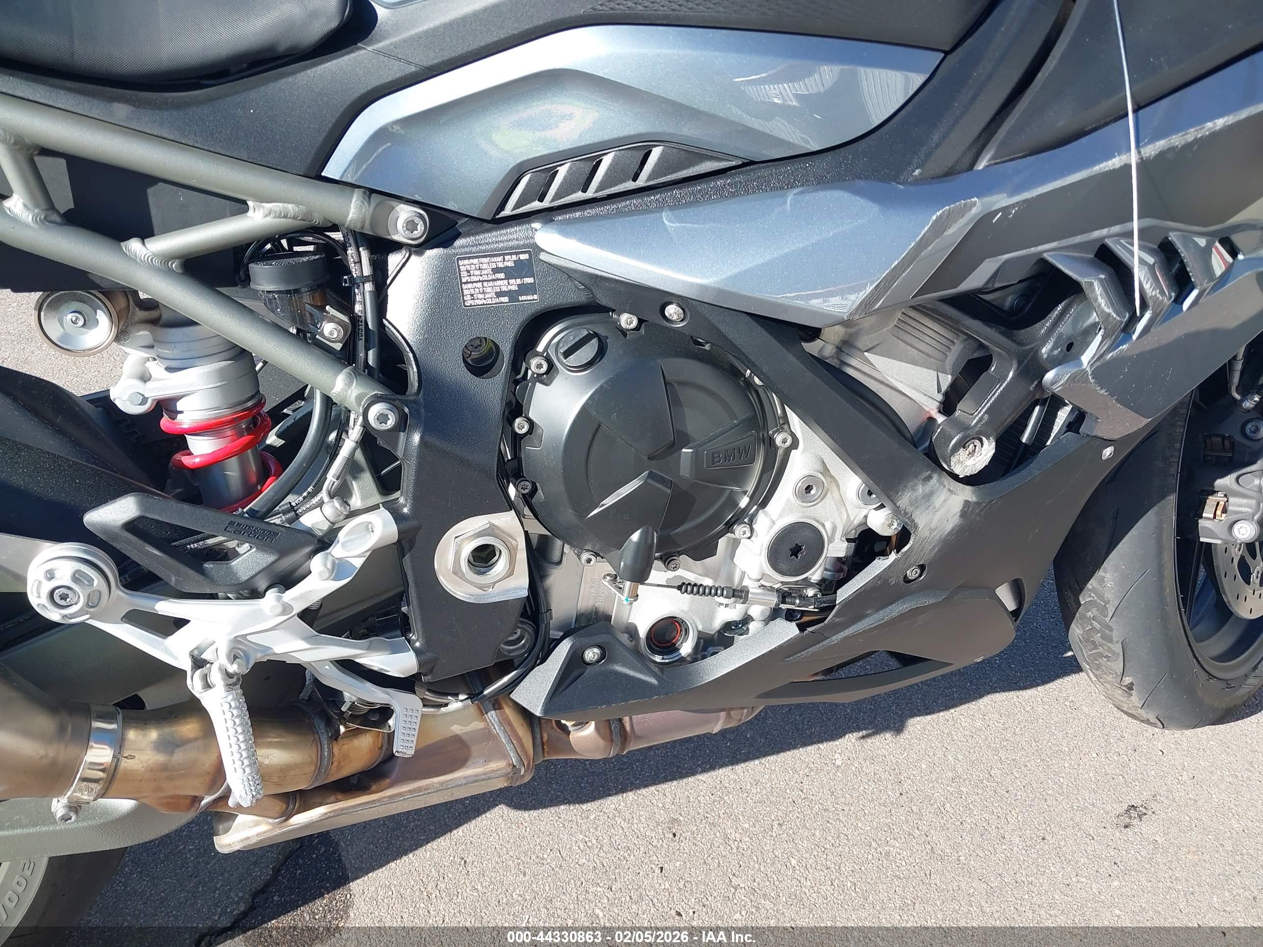 BMW S image 8