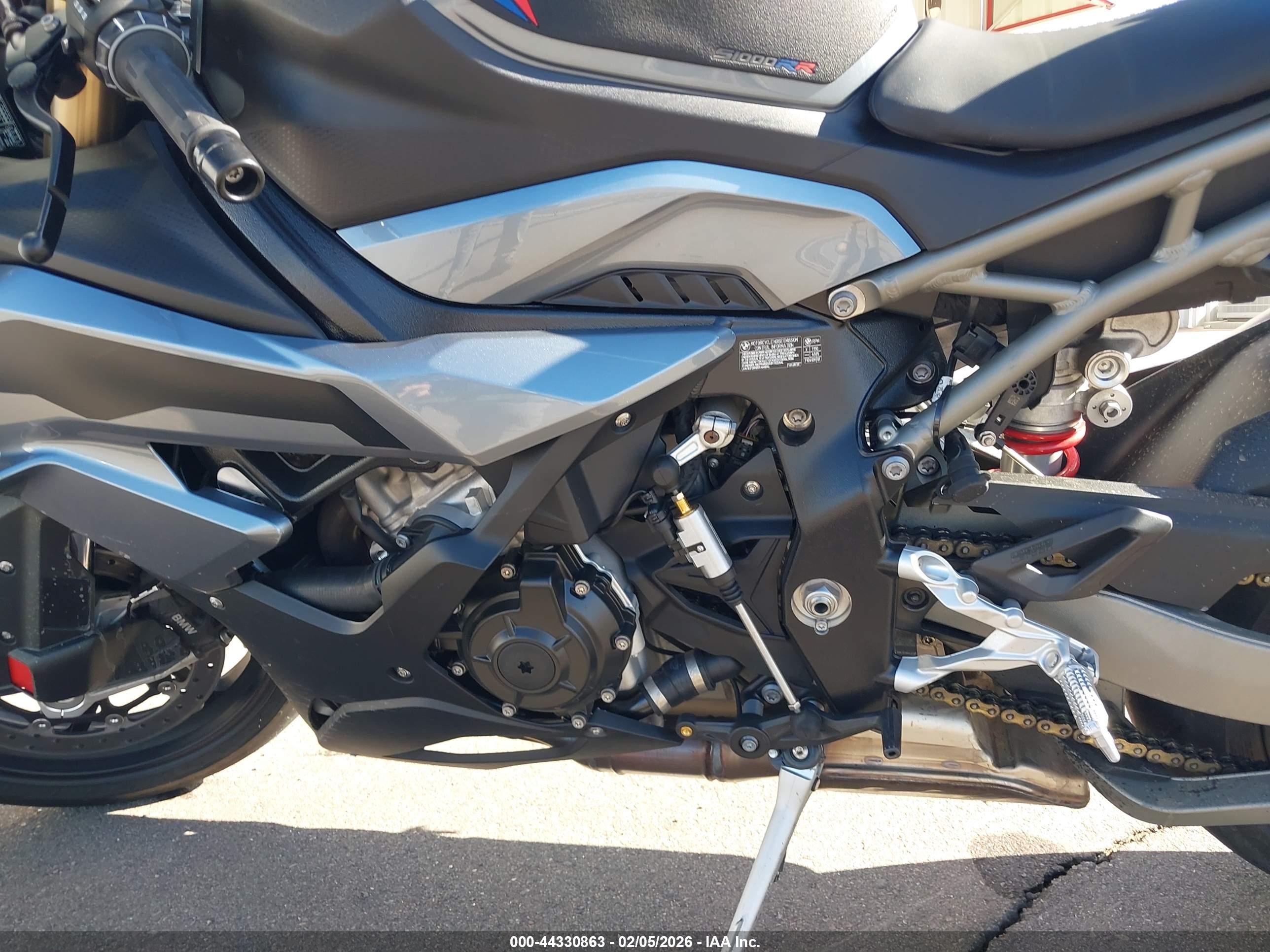BMW S image 9