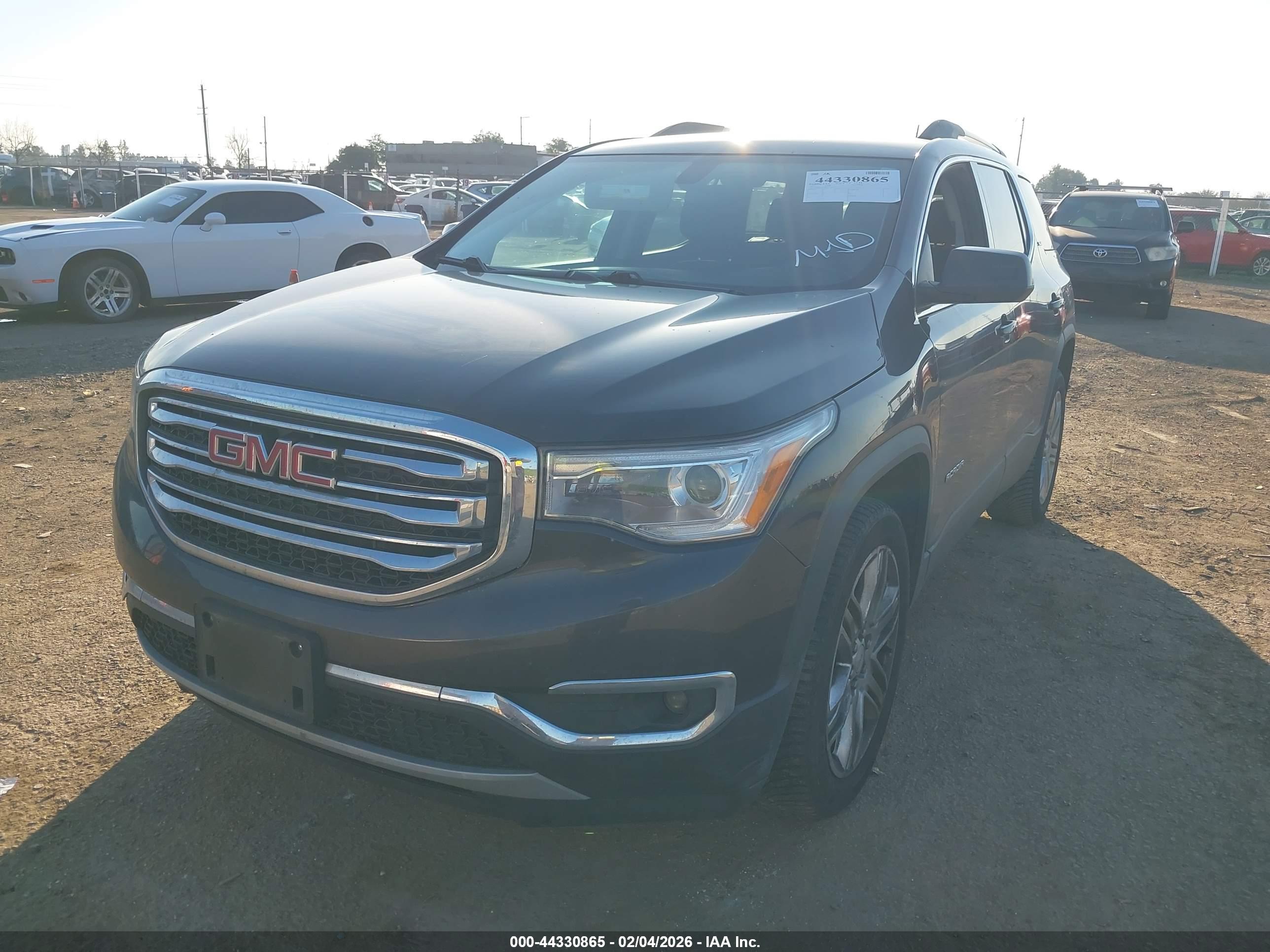 GMC ACADIA image 2