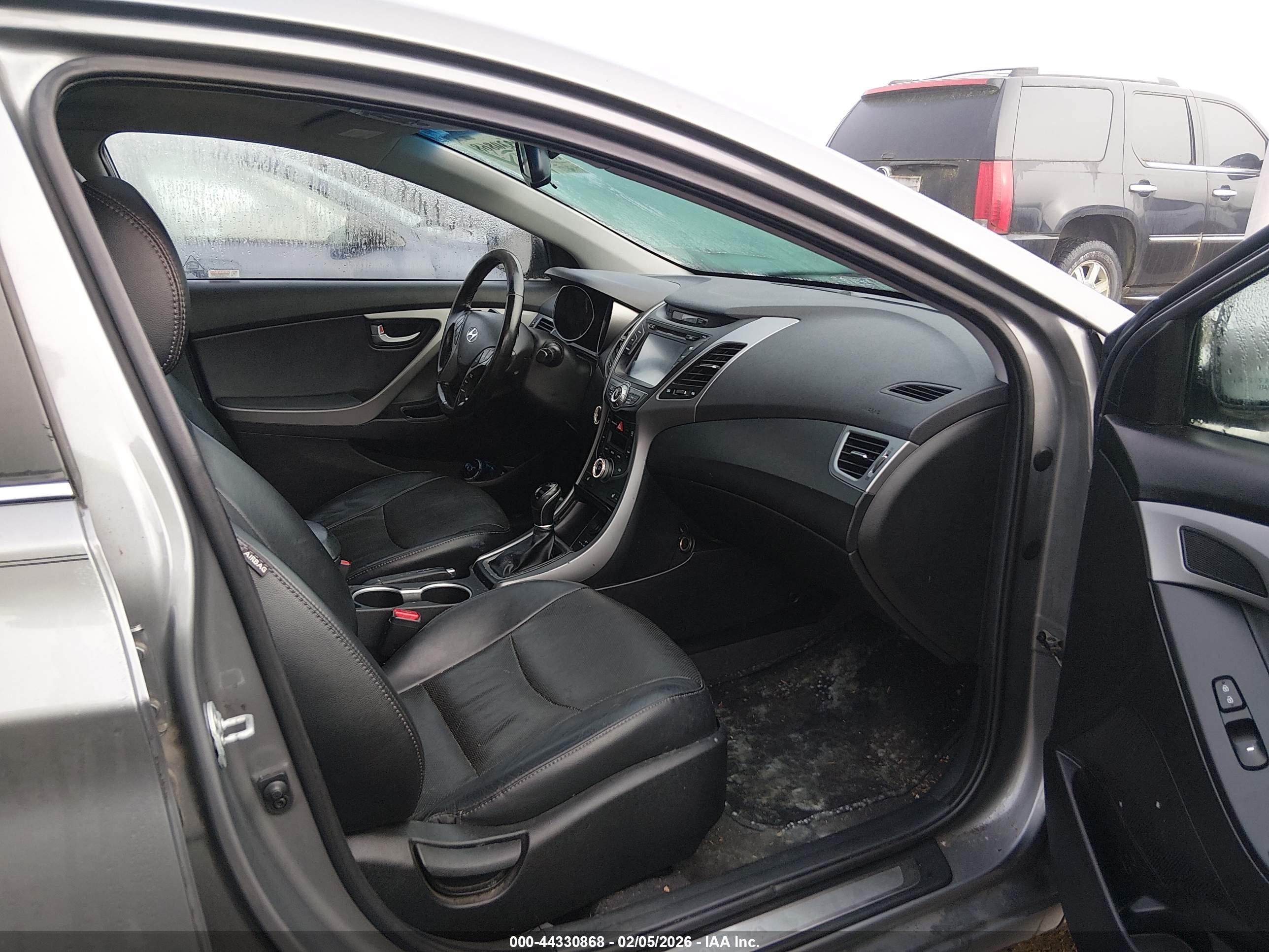 HYUNDAI ELANTRA image 5