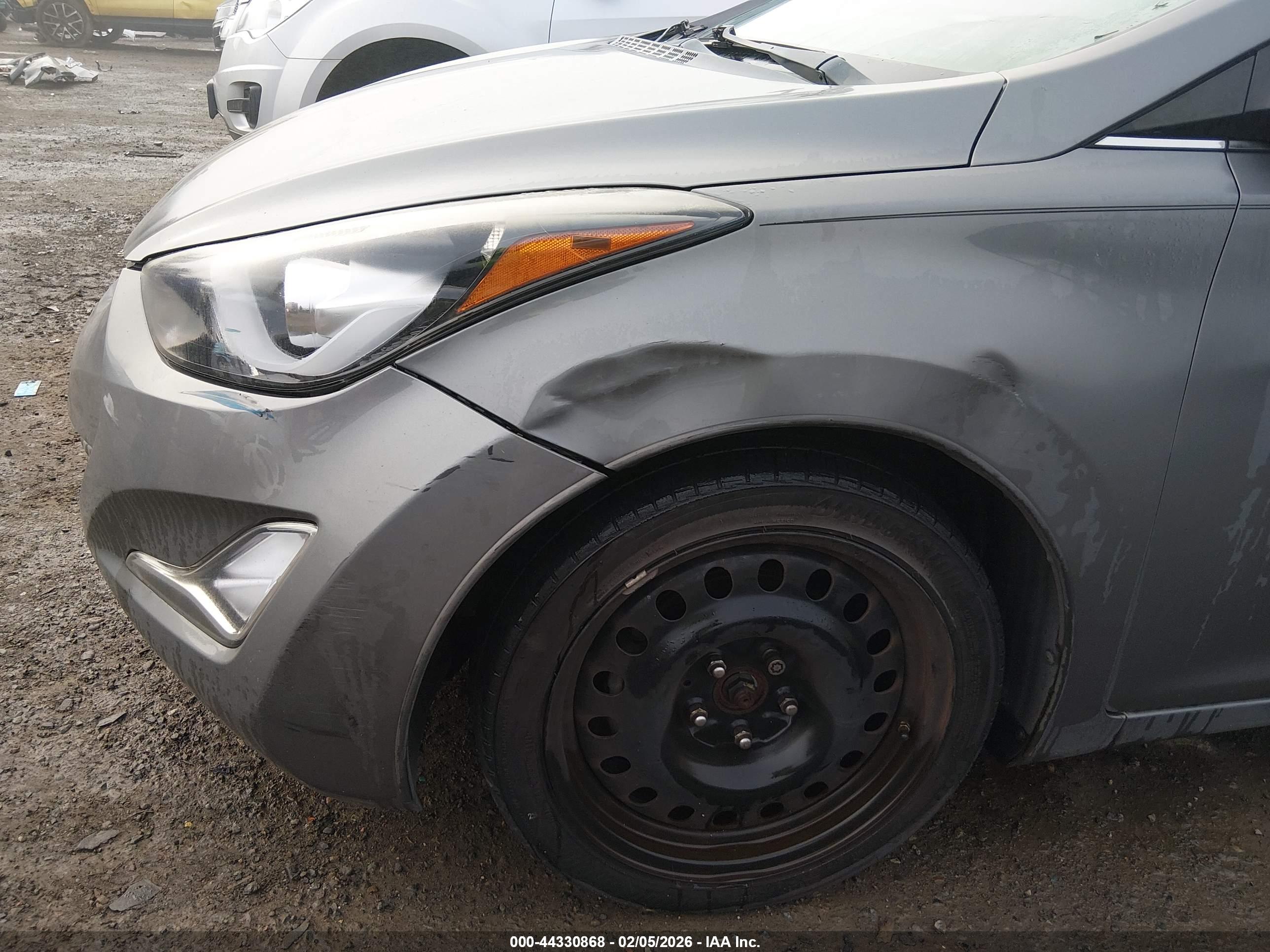 HYUNDAI ELANTRA image 6