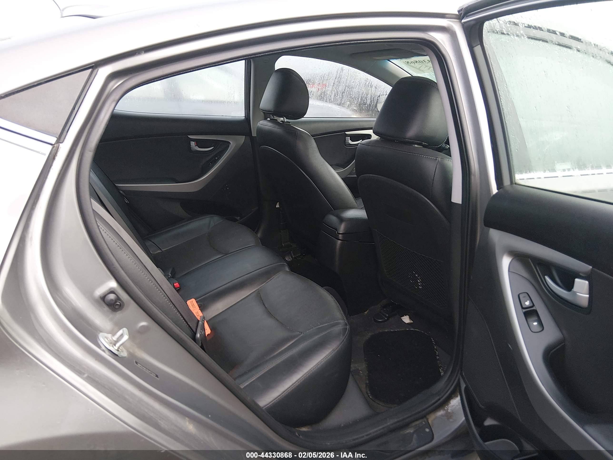 HYUNDAI ELANTRA image 8