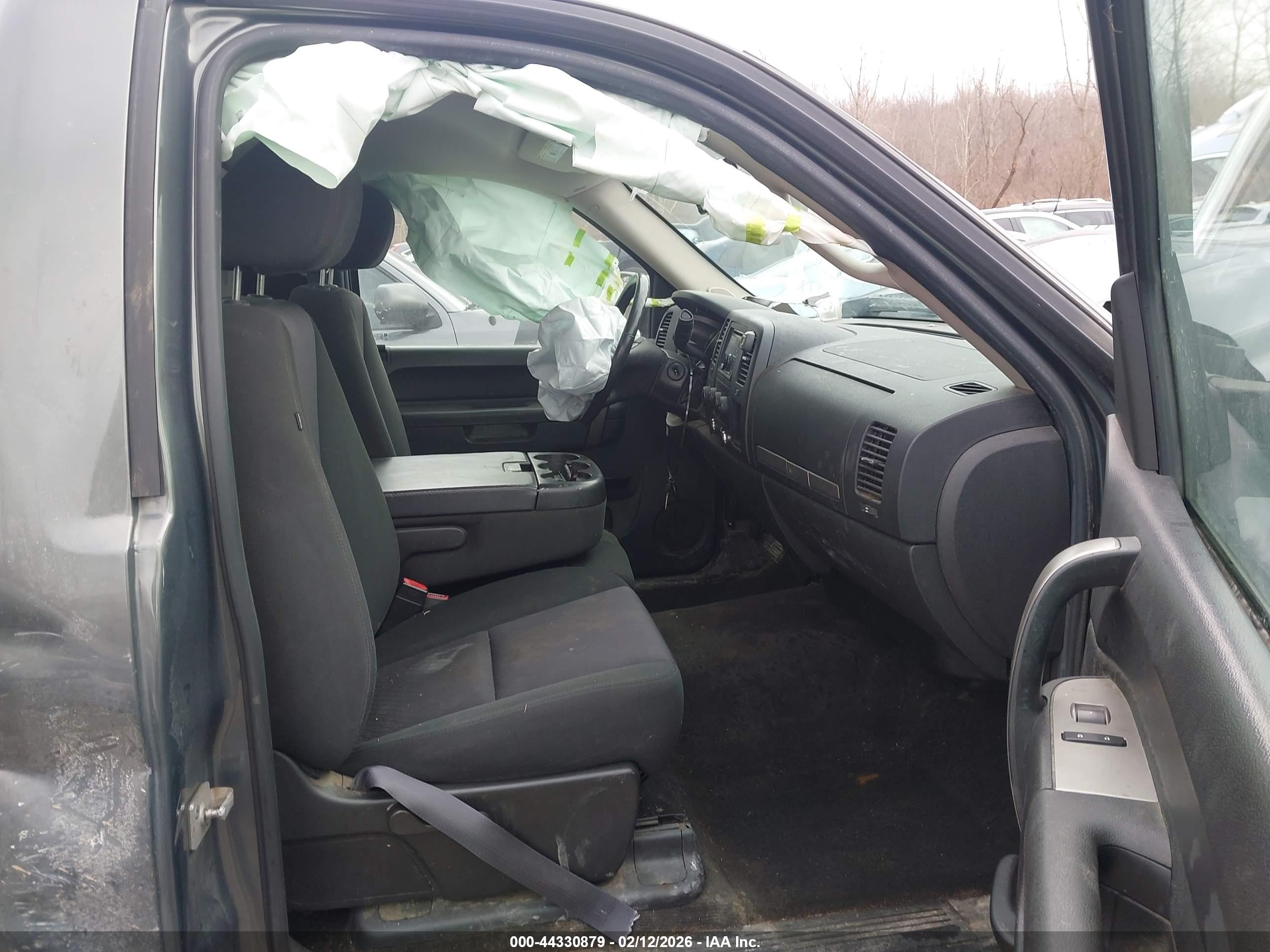 CHEVROLET SILVERADO image 5