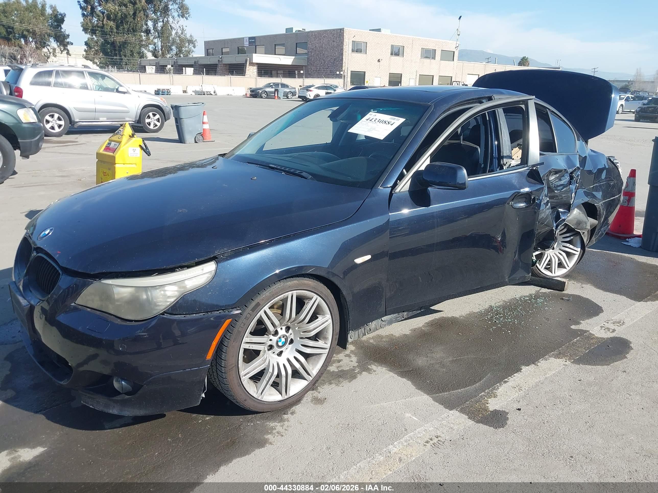 BMW 550I image 2