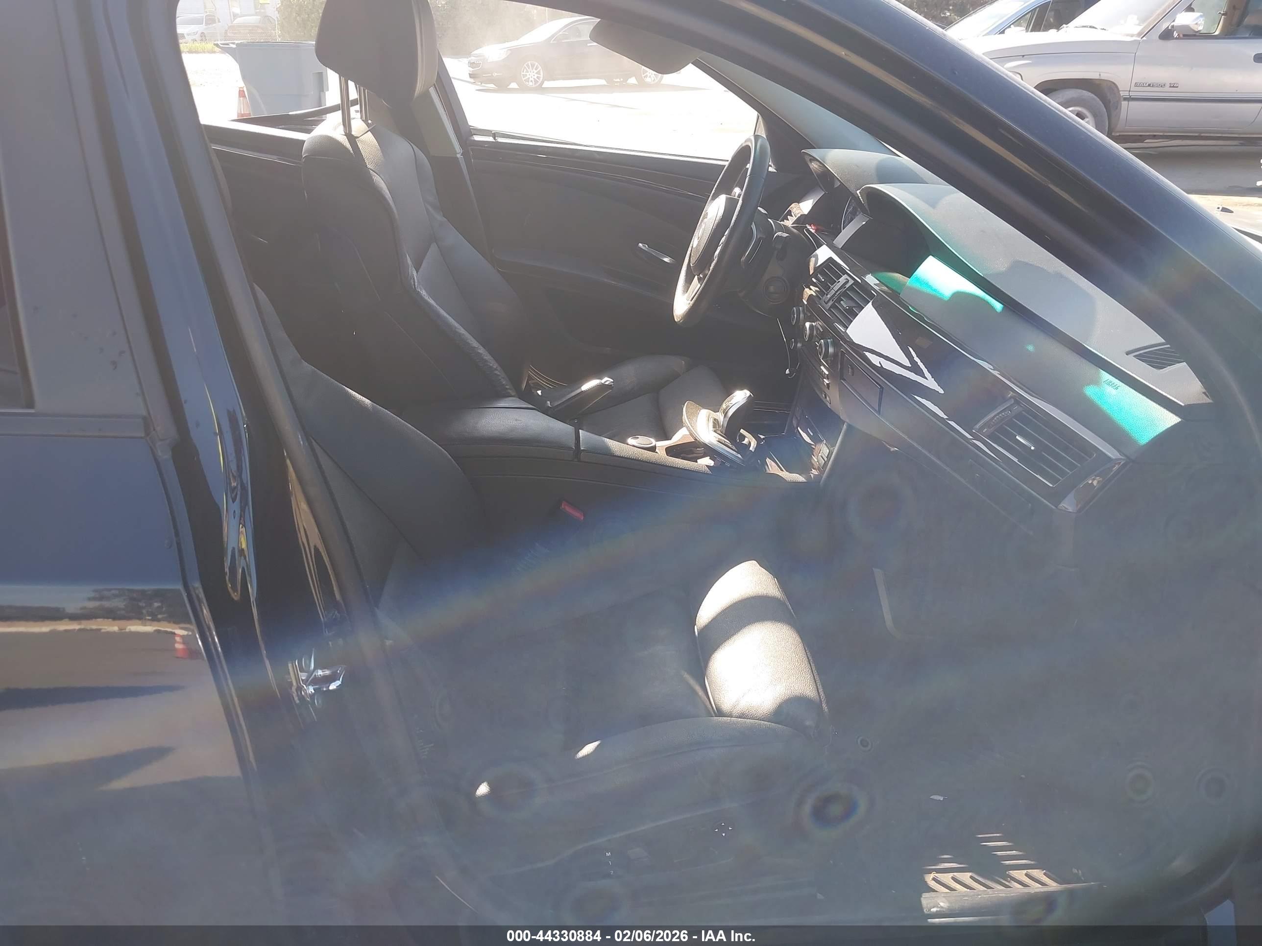 BMW 550I image 5