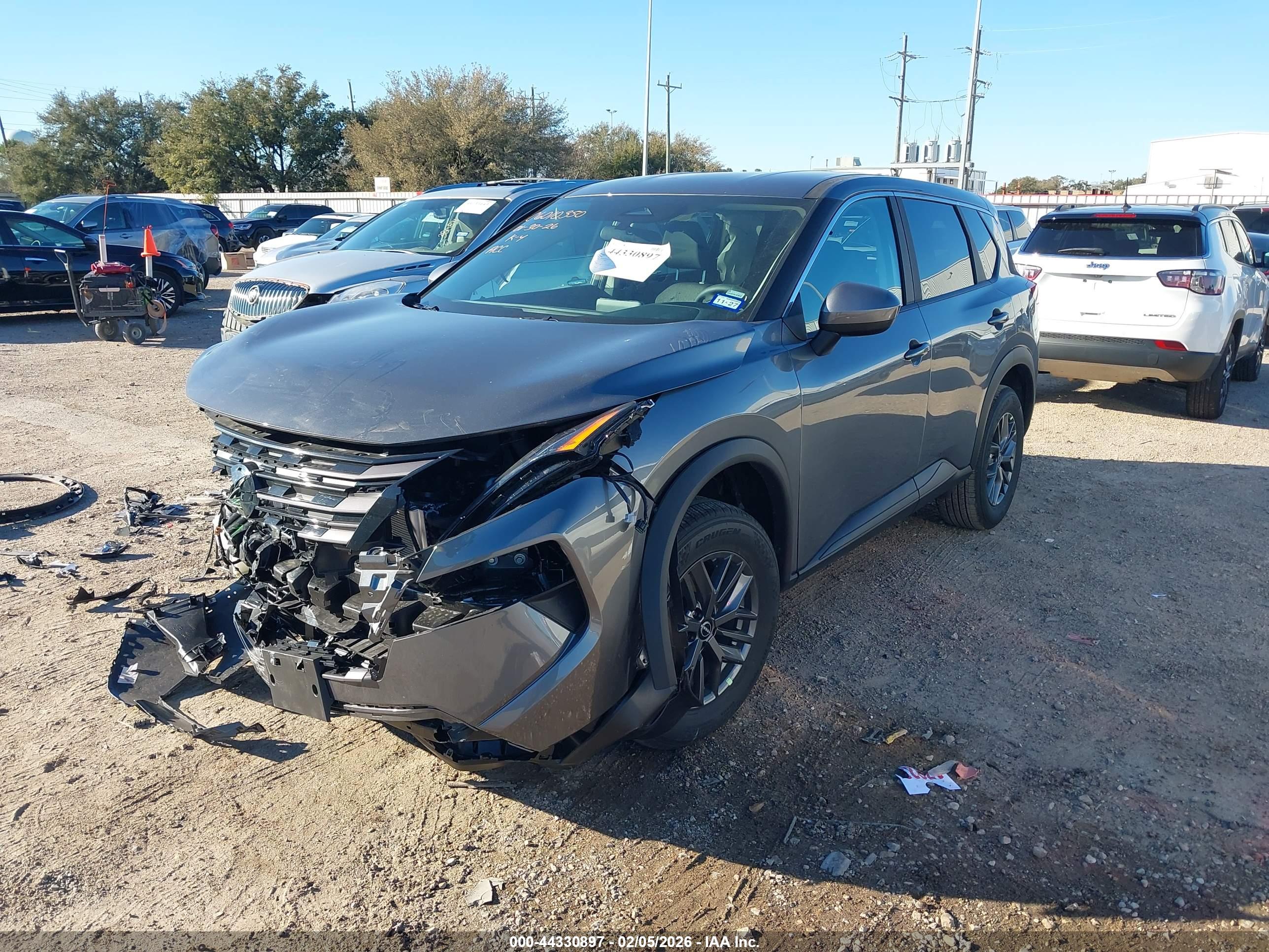 NISSAN ROGUE image 2