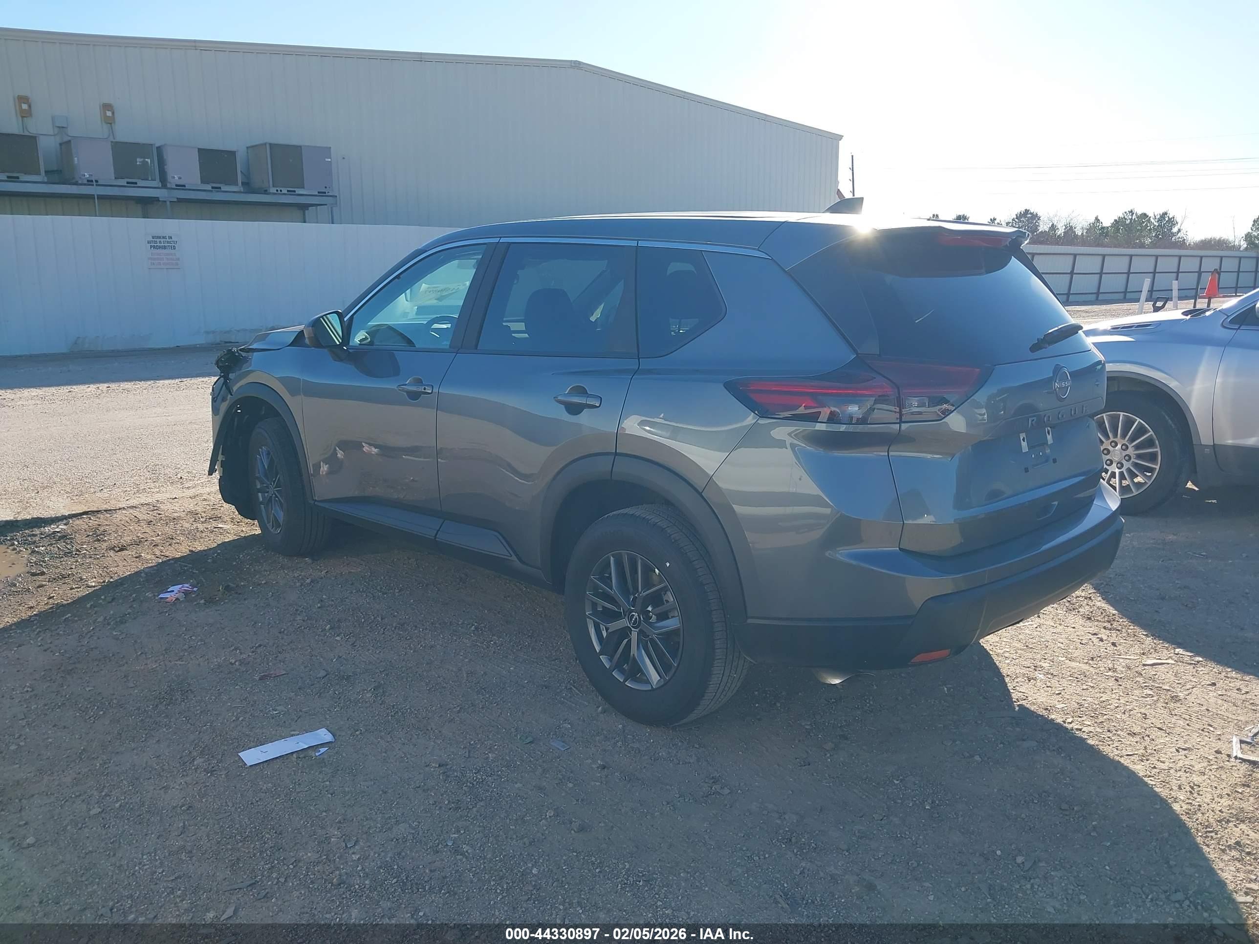NISSAN ROGUE image 3