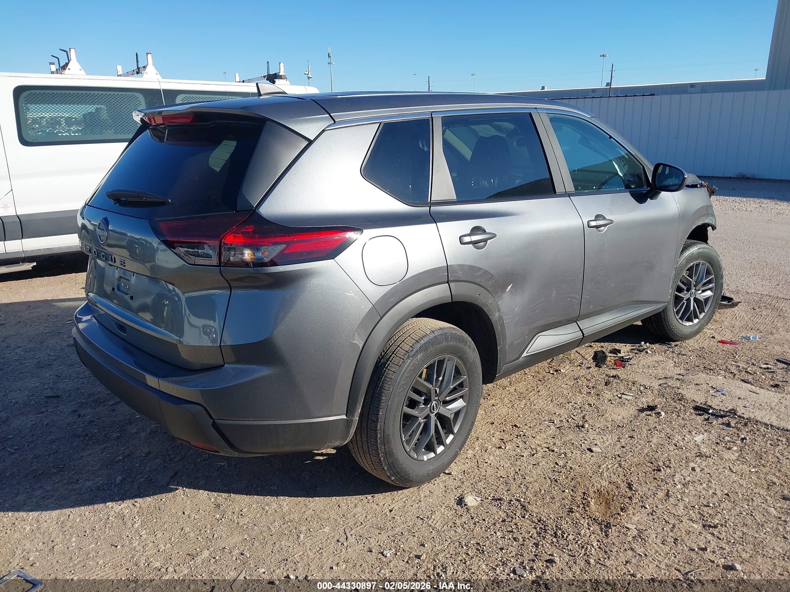 NISSAN ROGUE image 4
