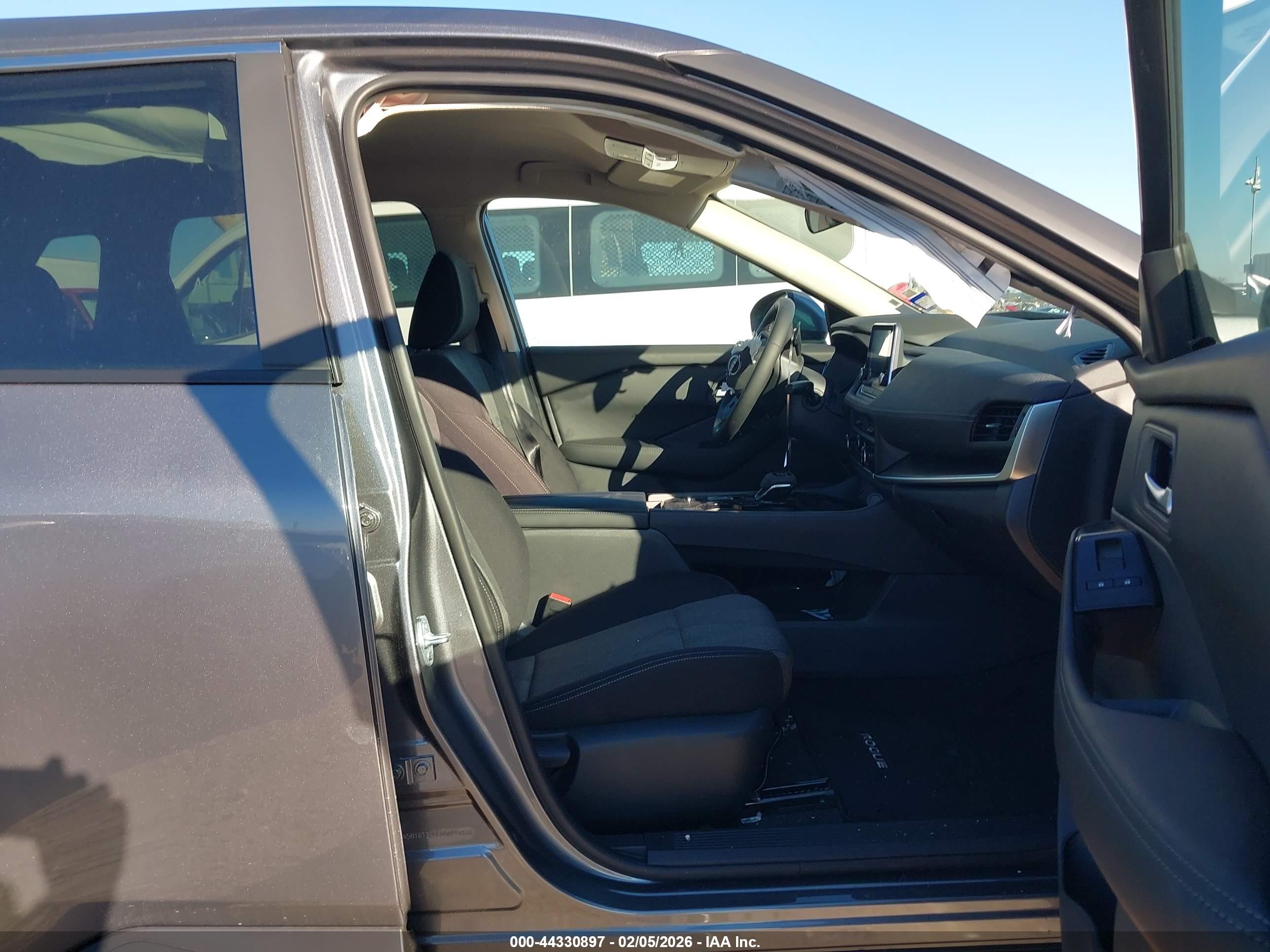 NISSAN ROGUE image 5