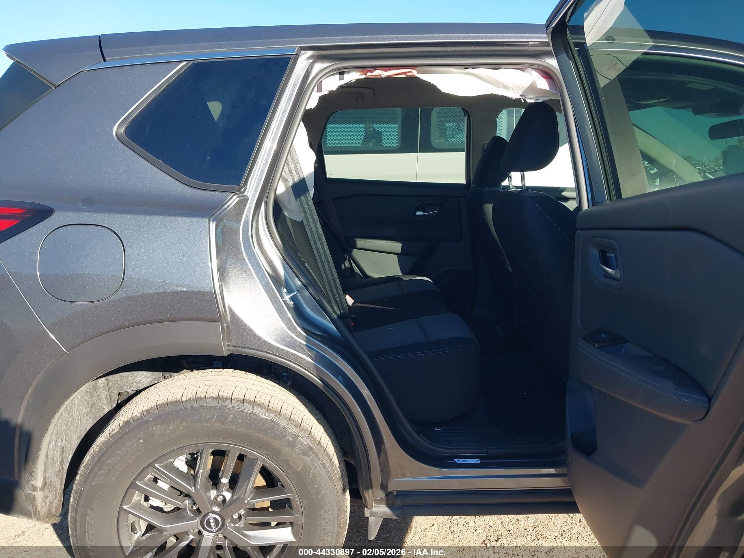 NISSAN ROGUE image 8