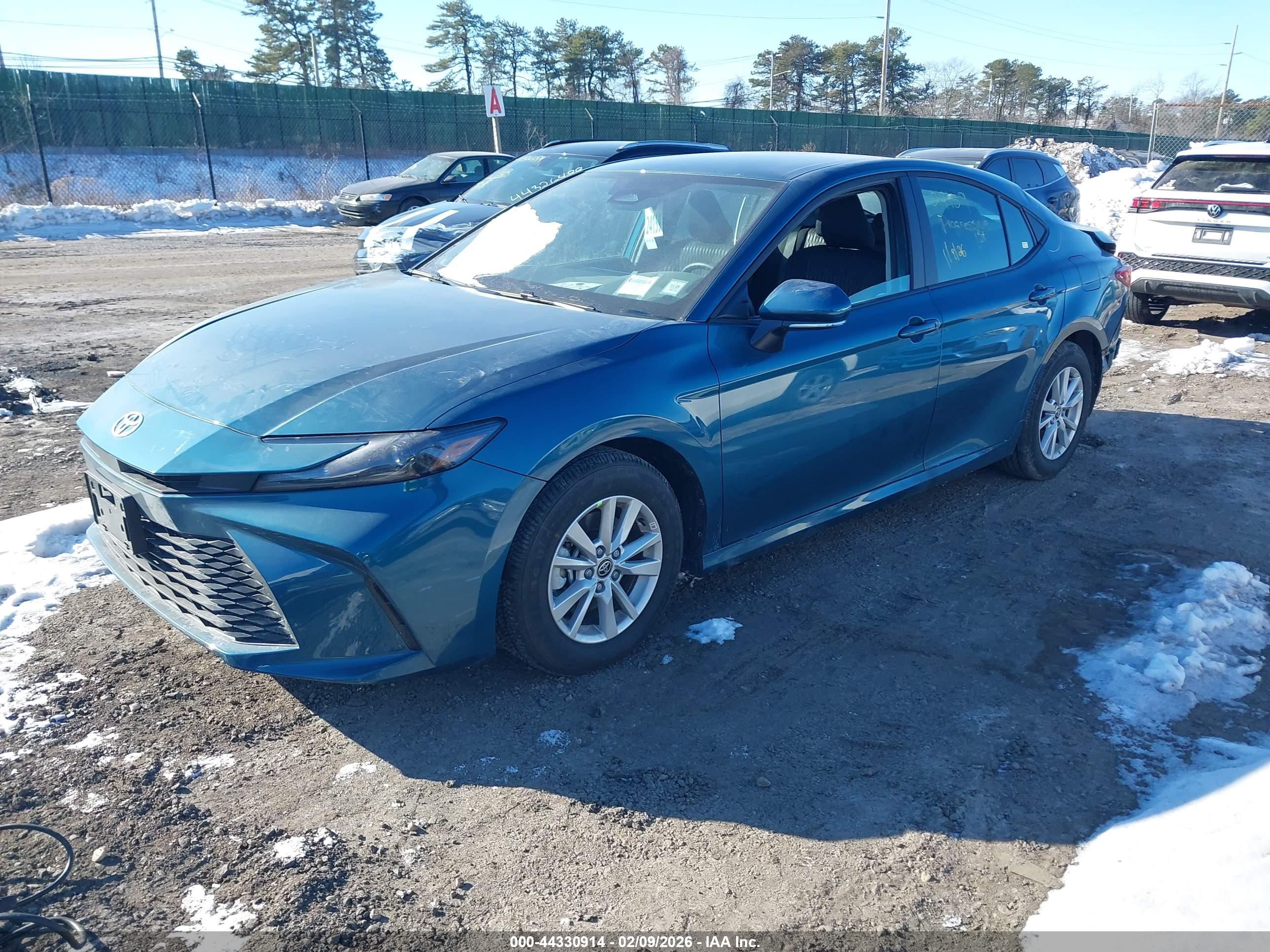 TOYOTA CAMRY image 2