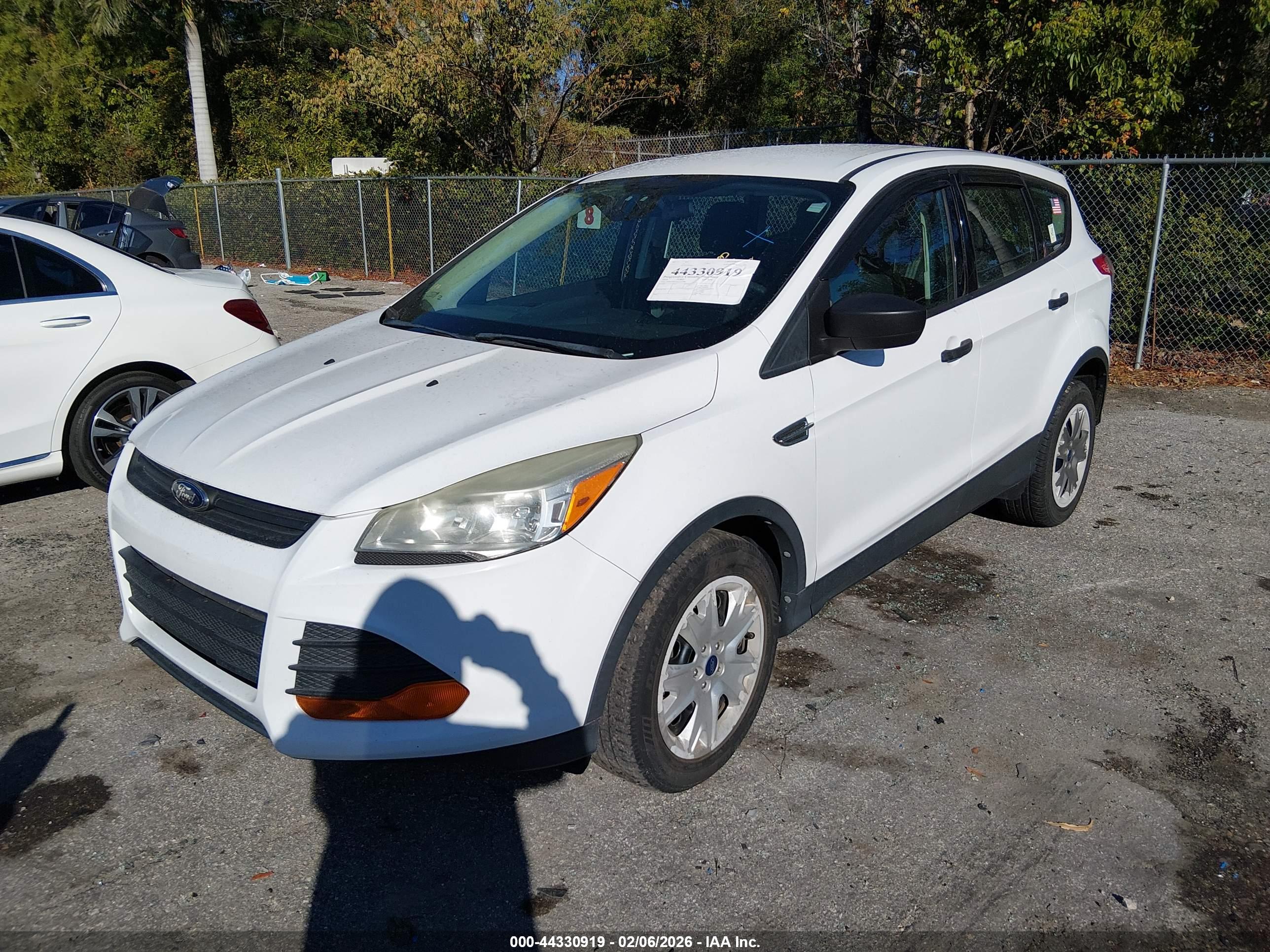 FORD ESCAPE image 2