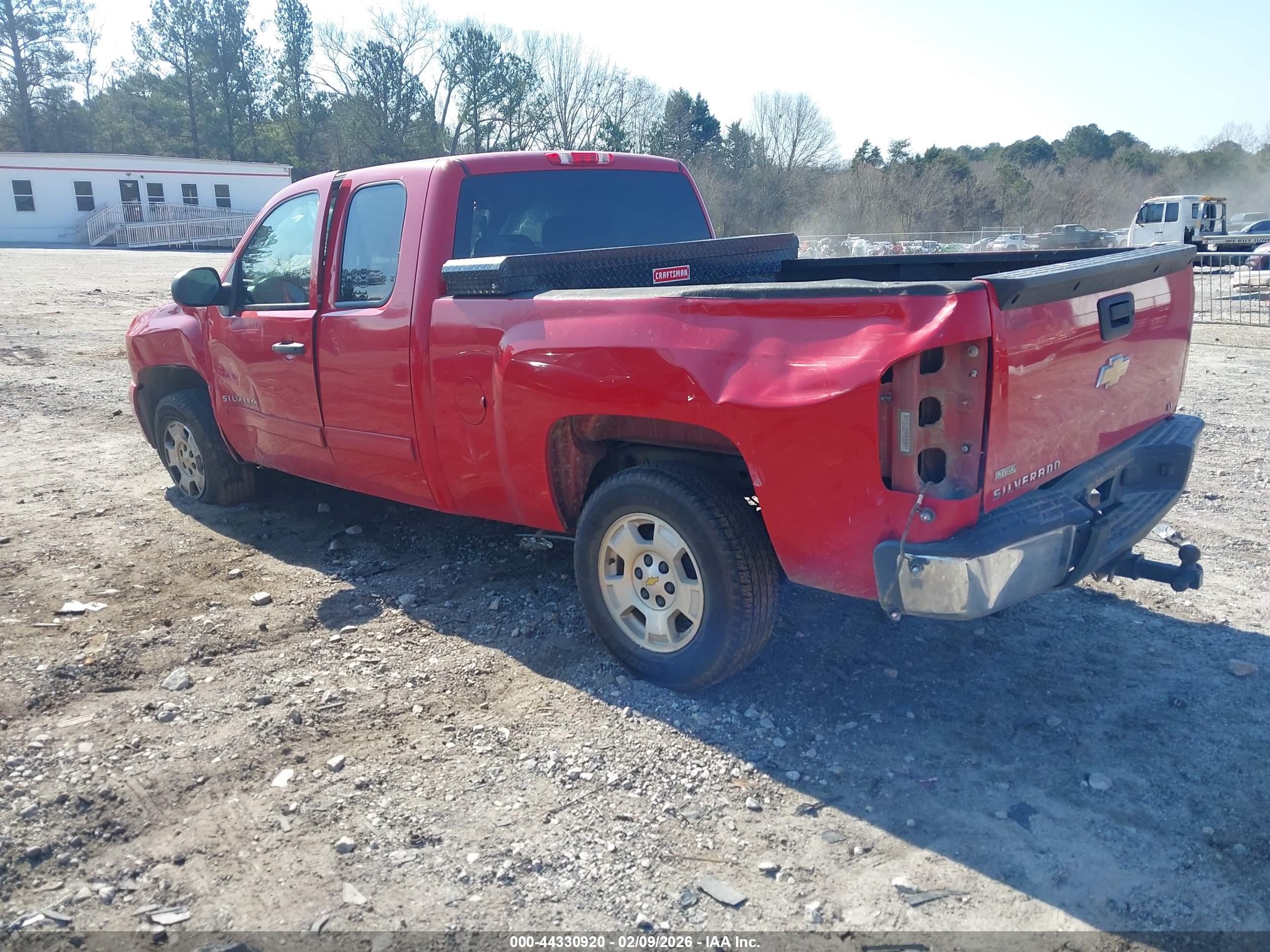 CHEVROLET SILVERADO image 3