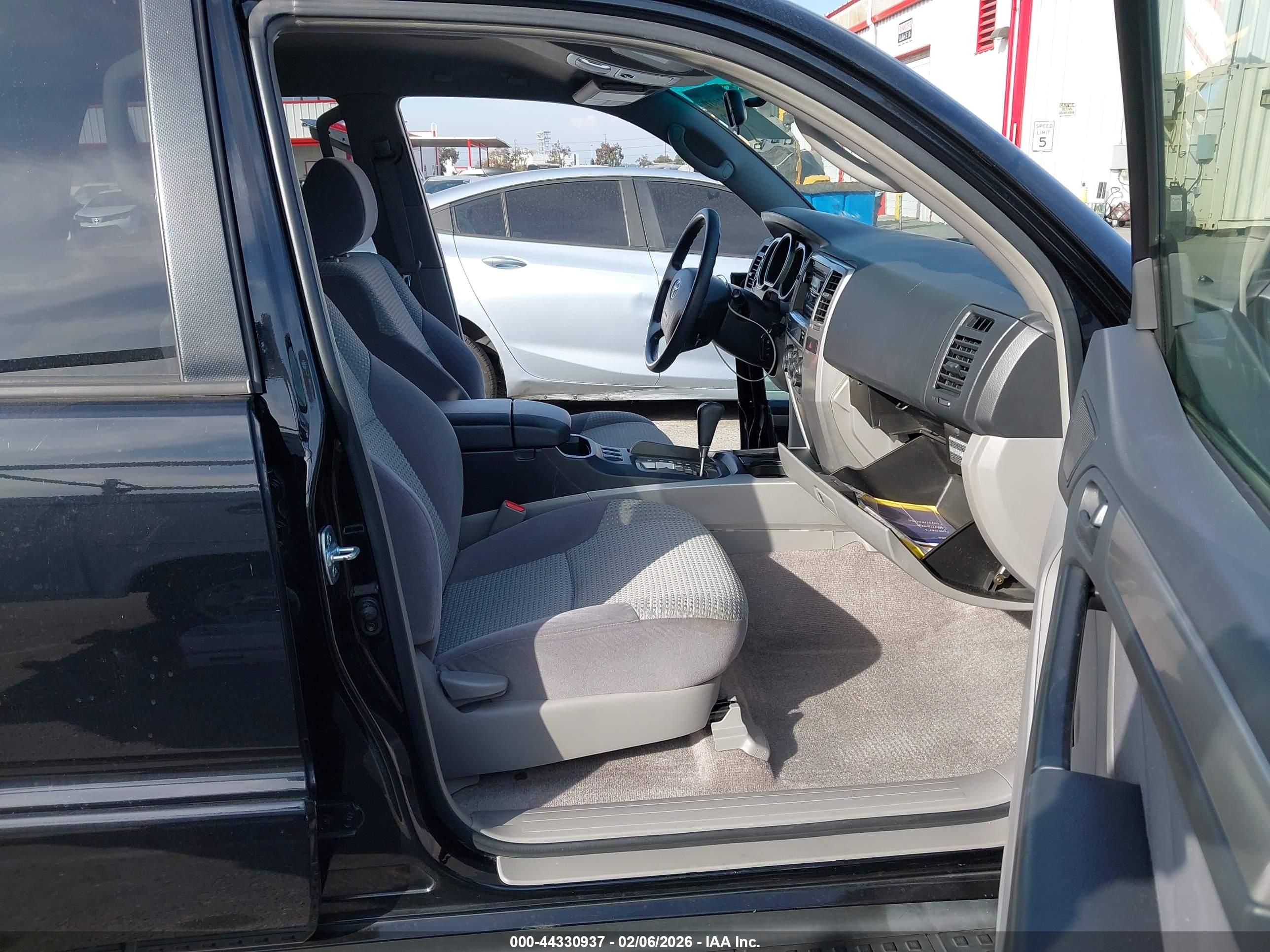 TOYOTA 4RUNNER image 5