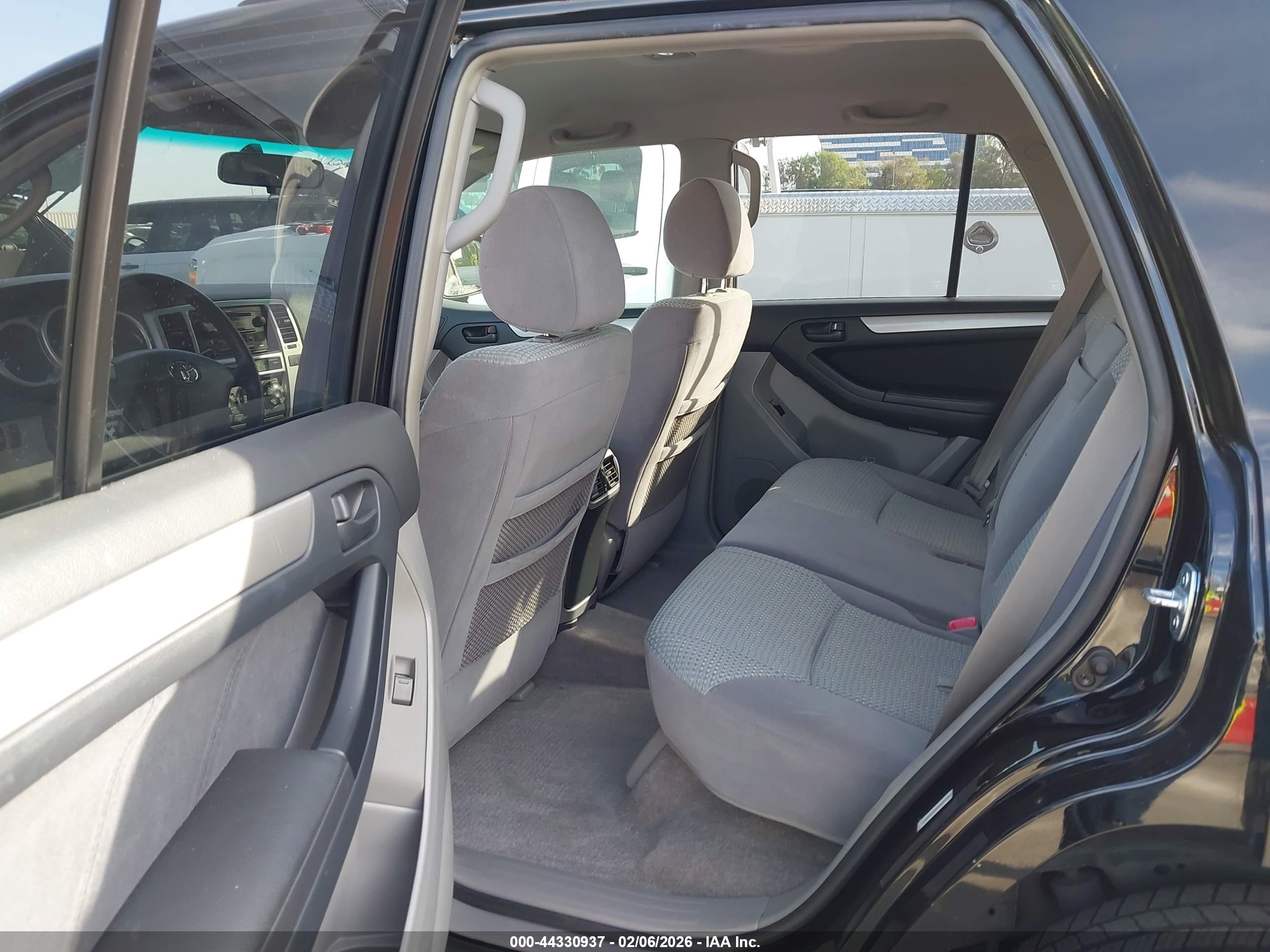 TOYOTA 4RUNNER image 8